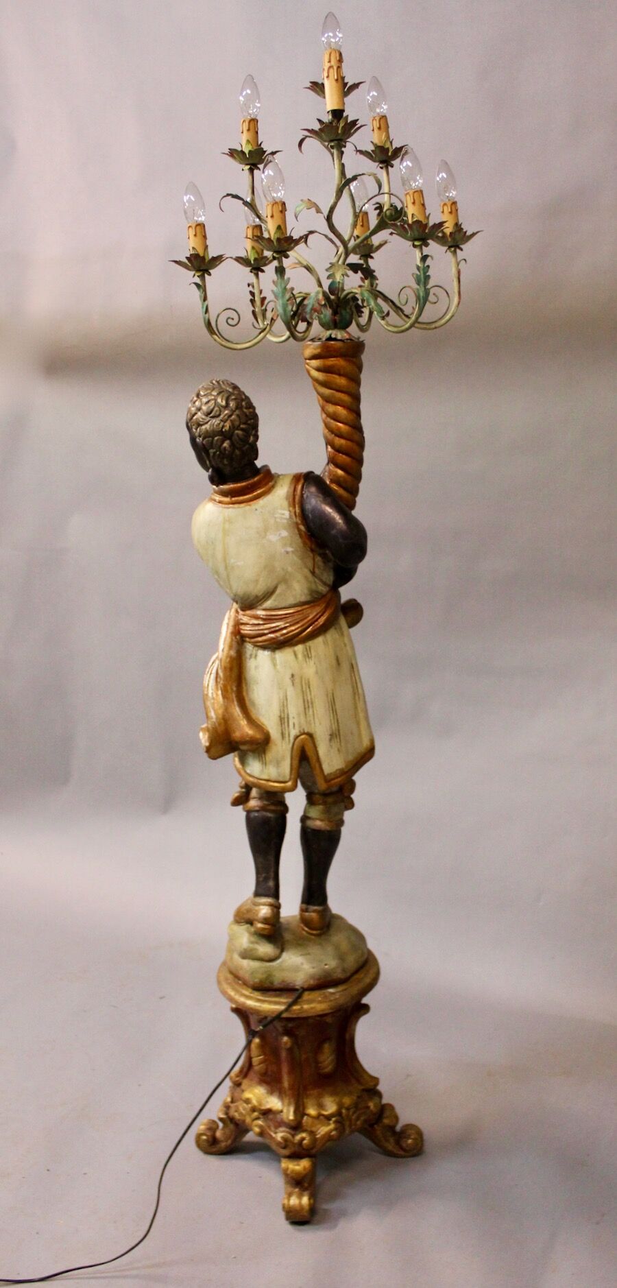 Nubian flare in wood and lacquered metal