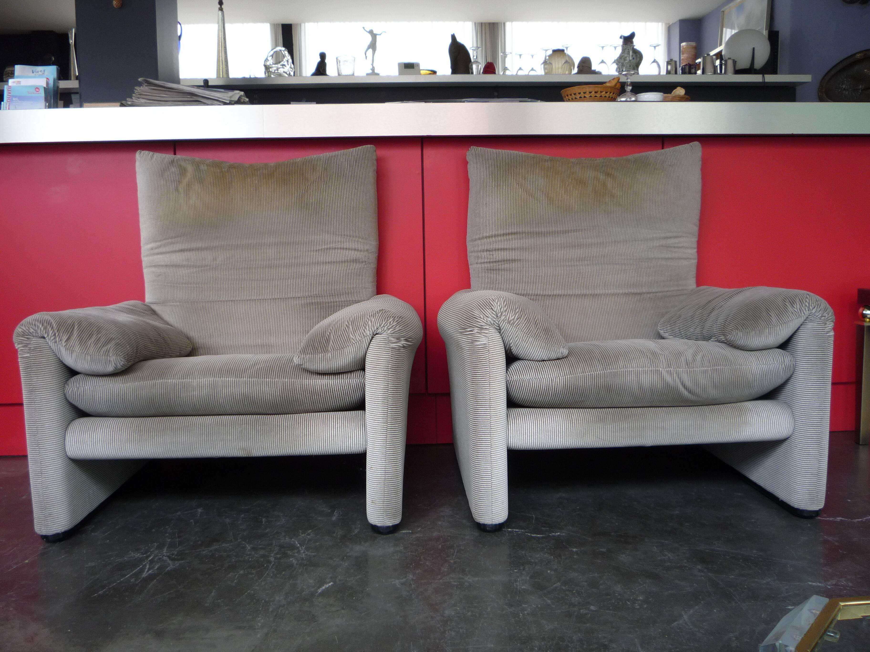 Pair of armchairs Maralunga Vico Magistretti Cassina