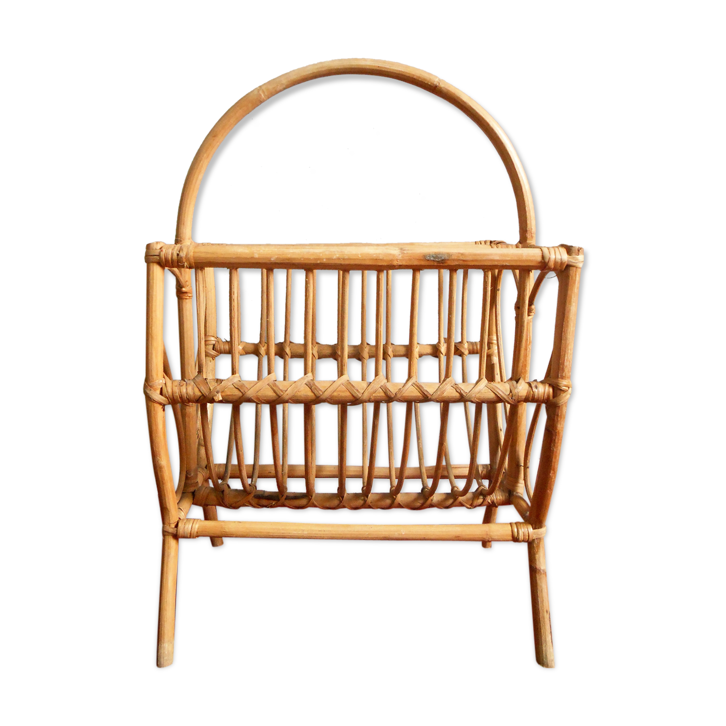 Porte revue vintage en rotin
