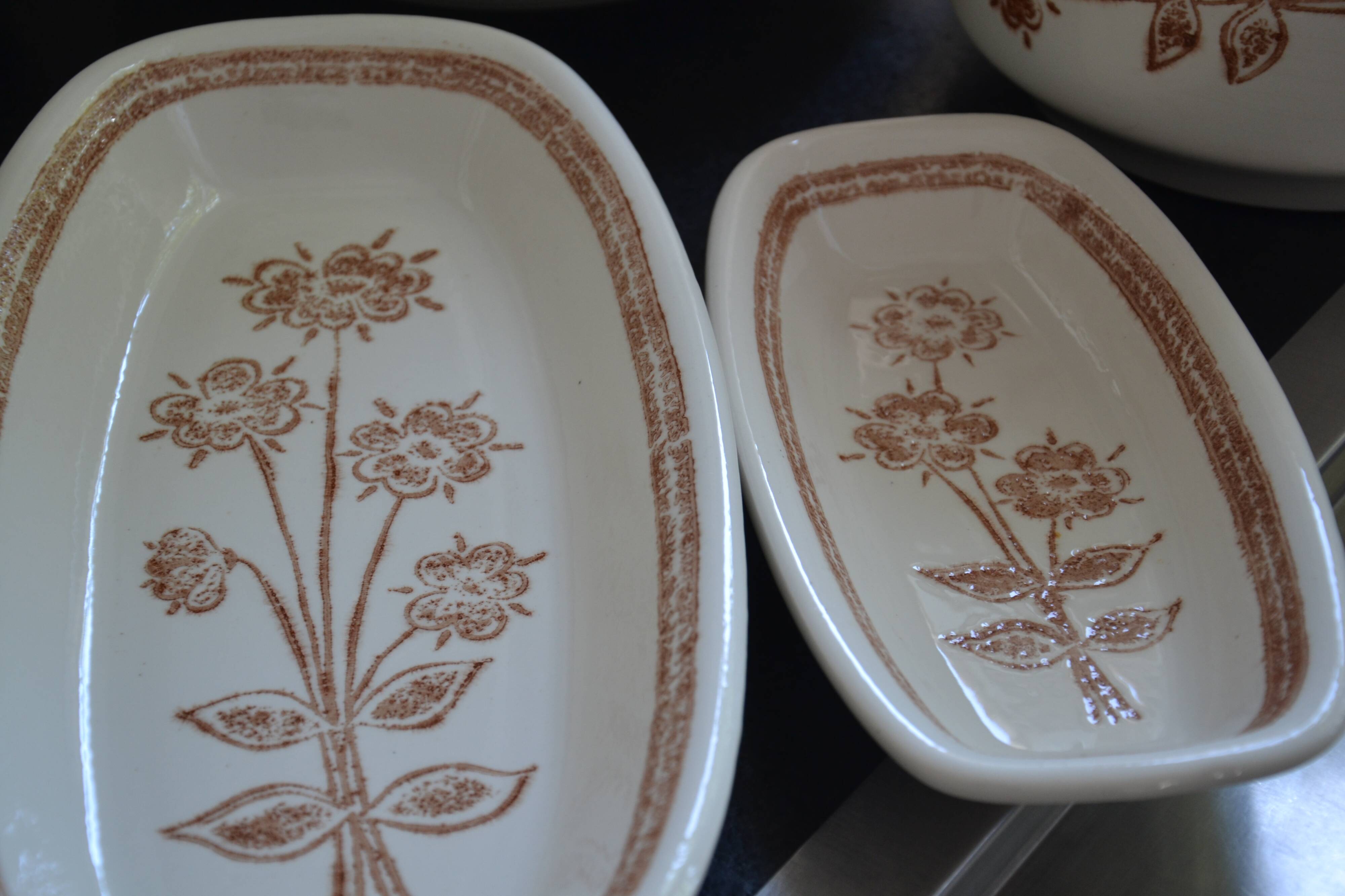 Set of 7 soup plates, dishes and a tureen with flower decoration