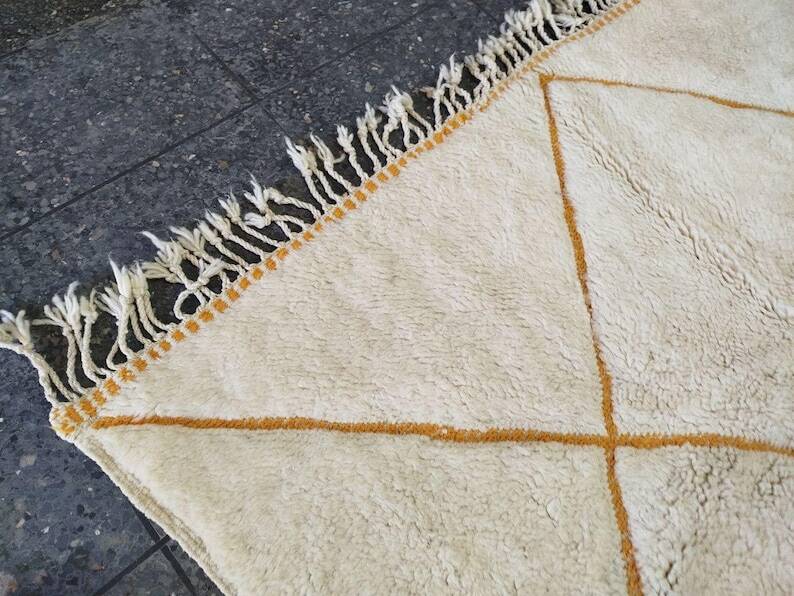 Handmade wool rug, size 150 x 250 cm