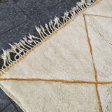 Handmade wool rug, size 150 x 250 cm