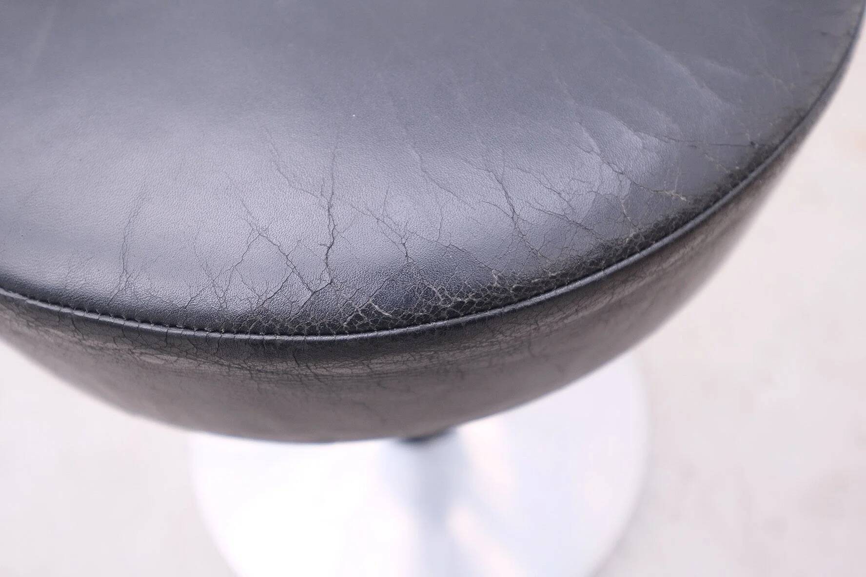 Set of 4 stools Model "Dry Martin" by Pedro Miralles for Akaba in metal and leather, 1980