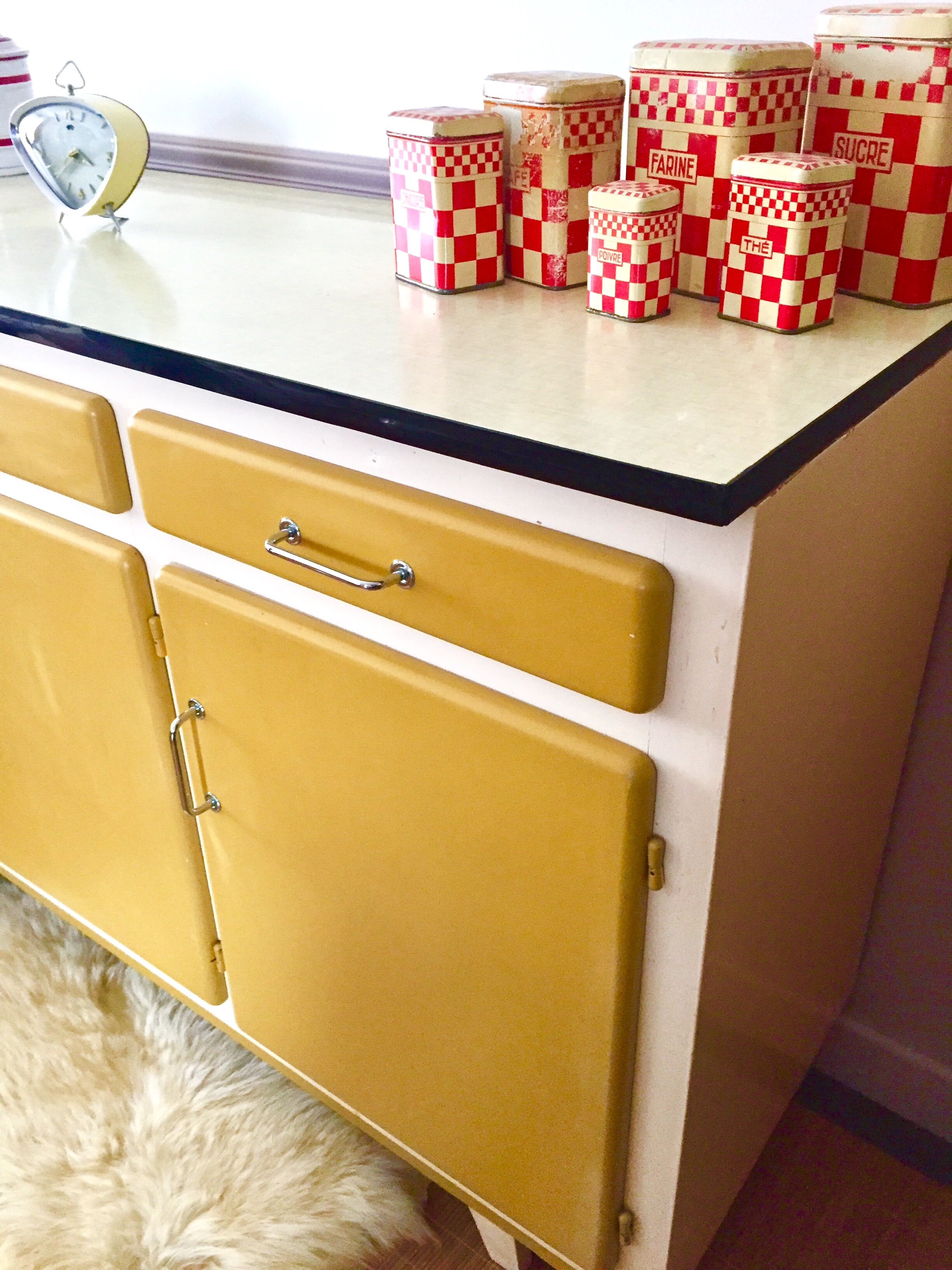 Buffet mado formica jaune moutarde pieds compas vintage