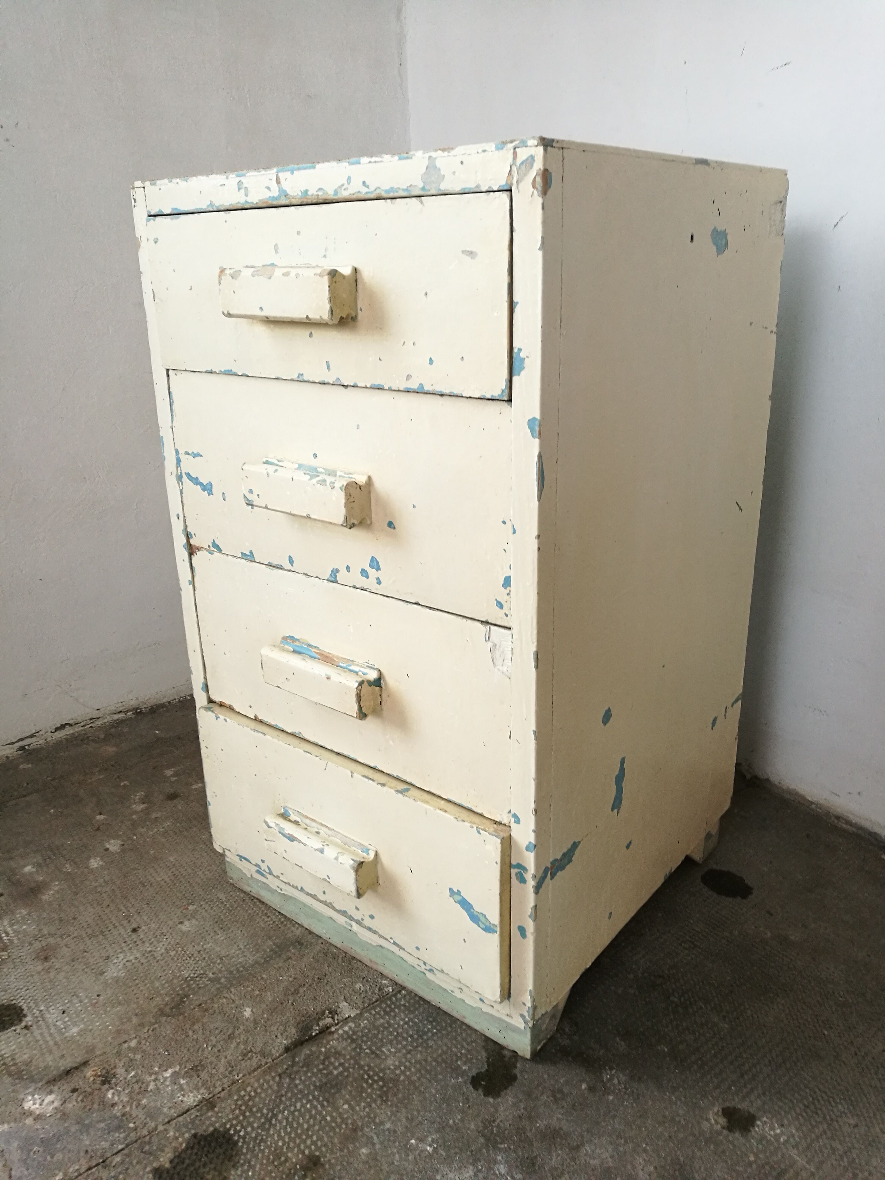 Workshop cabinet with drawers