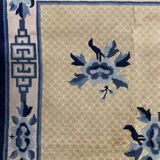 tapis chinois Pekin fleurs de lotus sur un fond jaune – très bon état (201 x 131 cm)