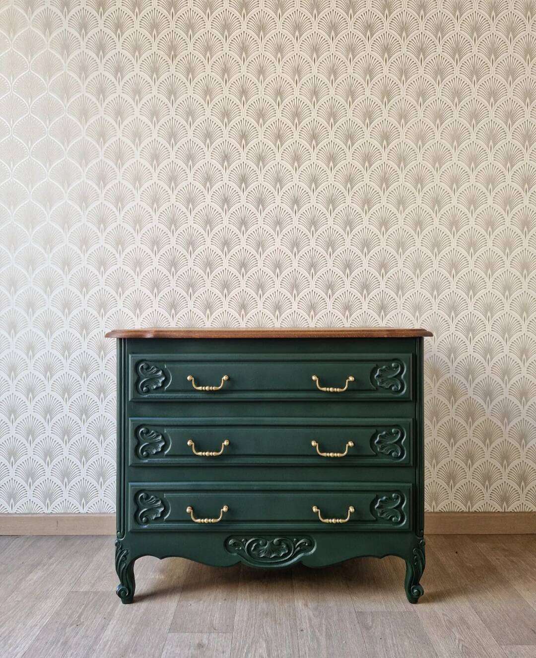 Green vintage chest of drawers
