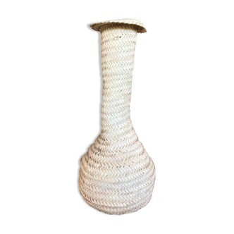 Vase en feuilles de palmier