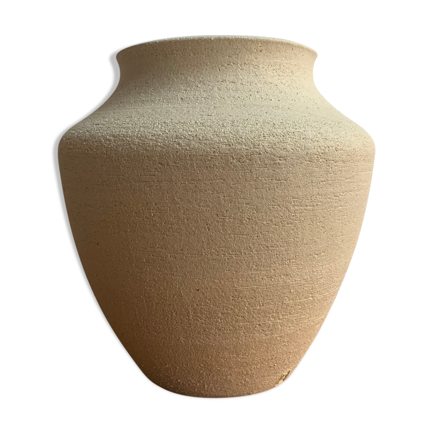 Chamotted white sandstone vase