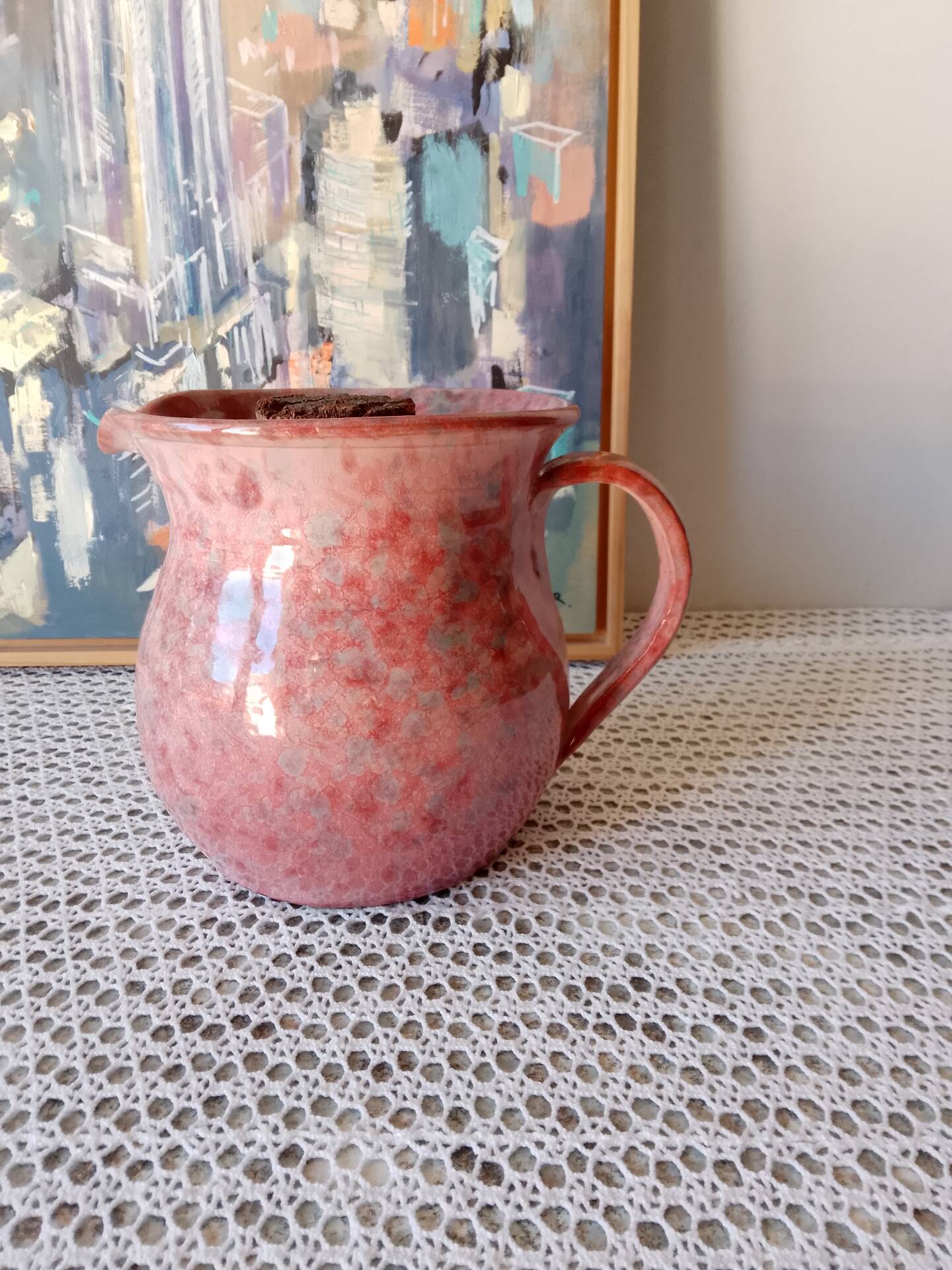 Jug with ice reservoir