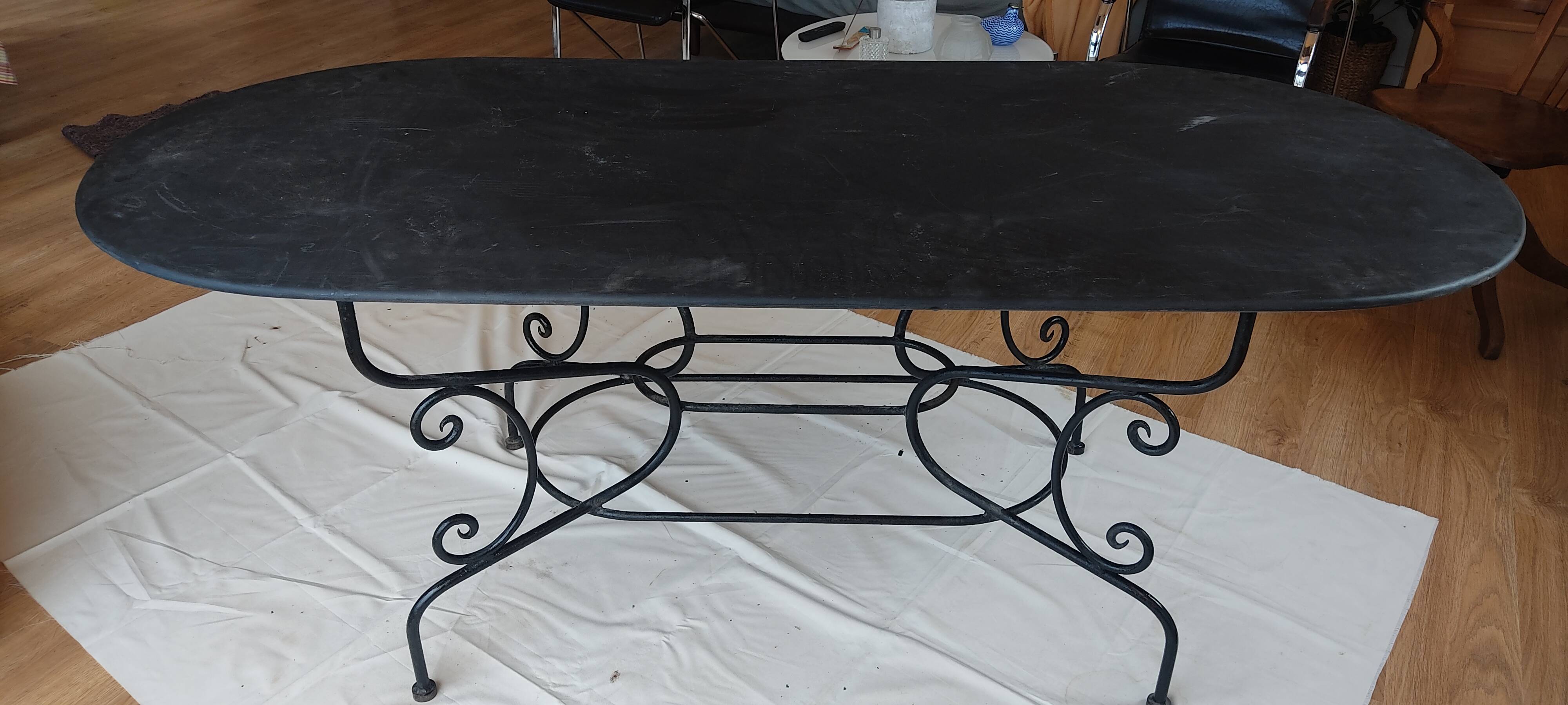 Table de jardin en métal