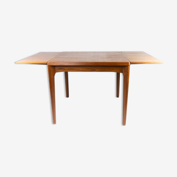 Table à manger avec extensions en teck conçue par Henning Kjærnulf des années 1960.