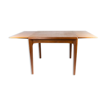 Dining table with extentions in teak designed by Henning Kjærnulf from the 1960s.
