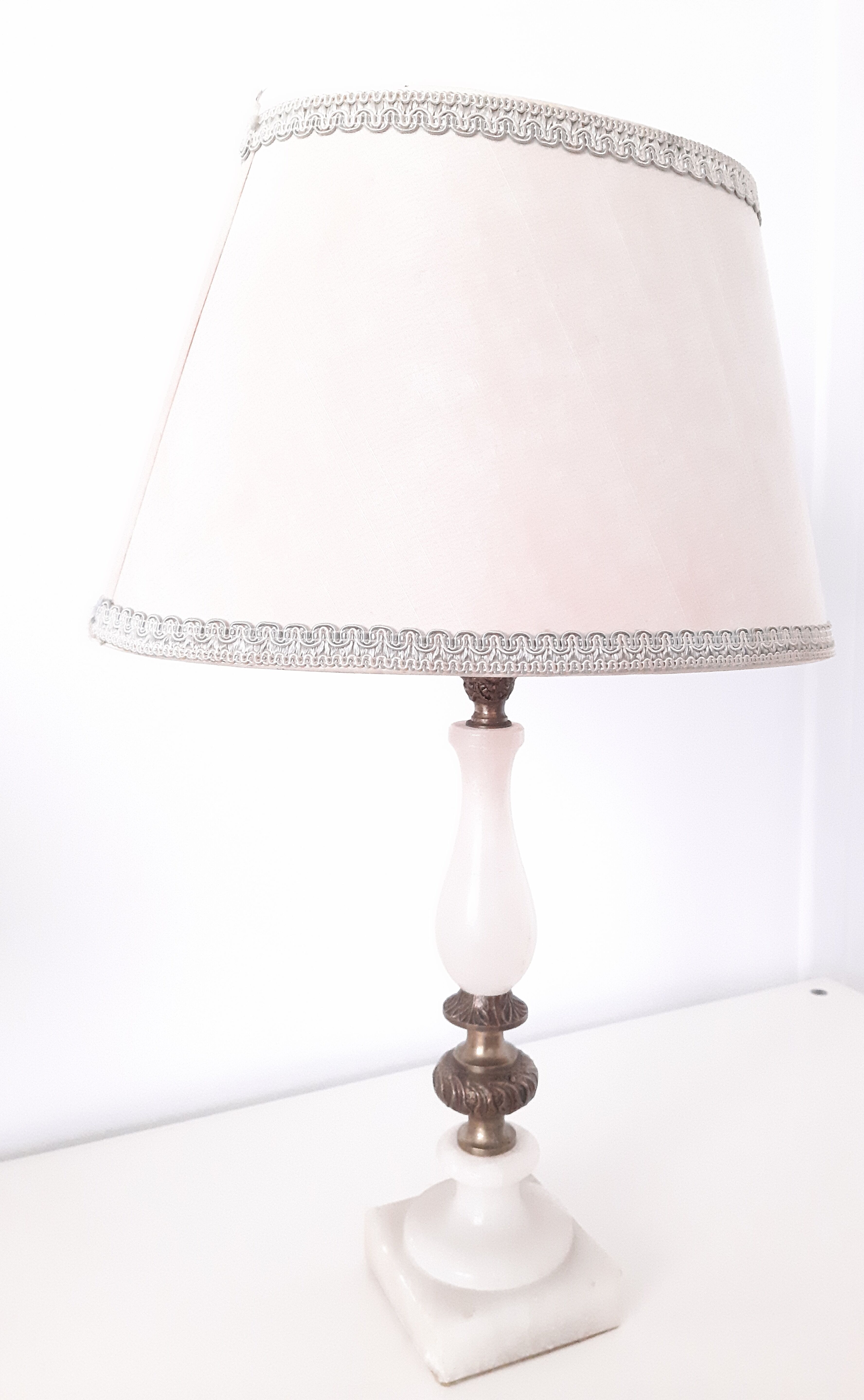 Brass and alabaster laying lamp