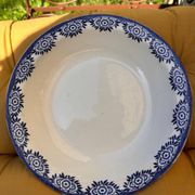 Plat creux rond terre de fer Sarreguemines Capri 30 cm, décor bleu