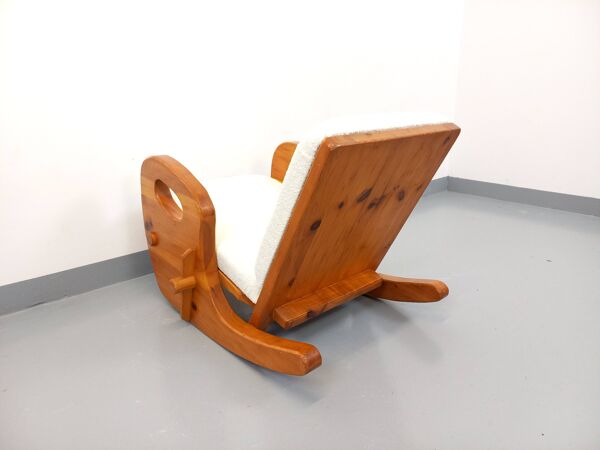 Fauteuil chauffeuse “luge” brutalistes à bascule