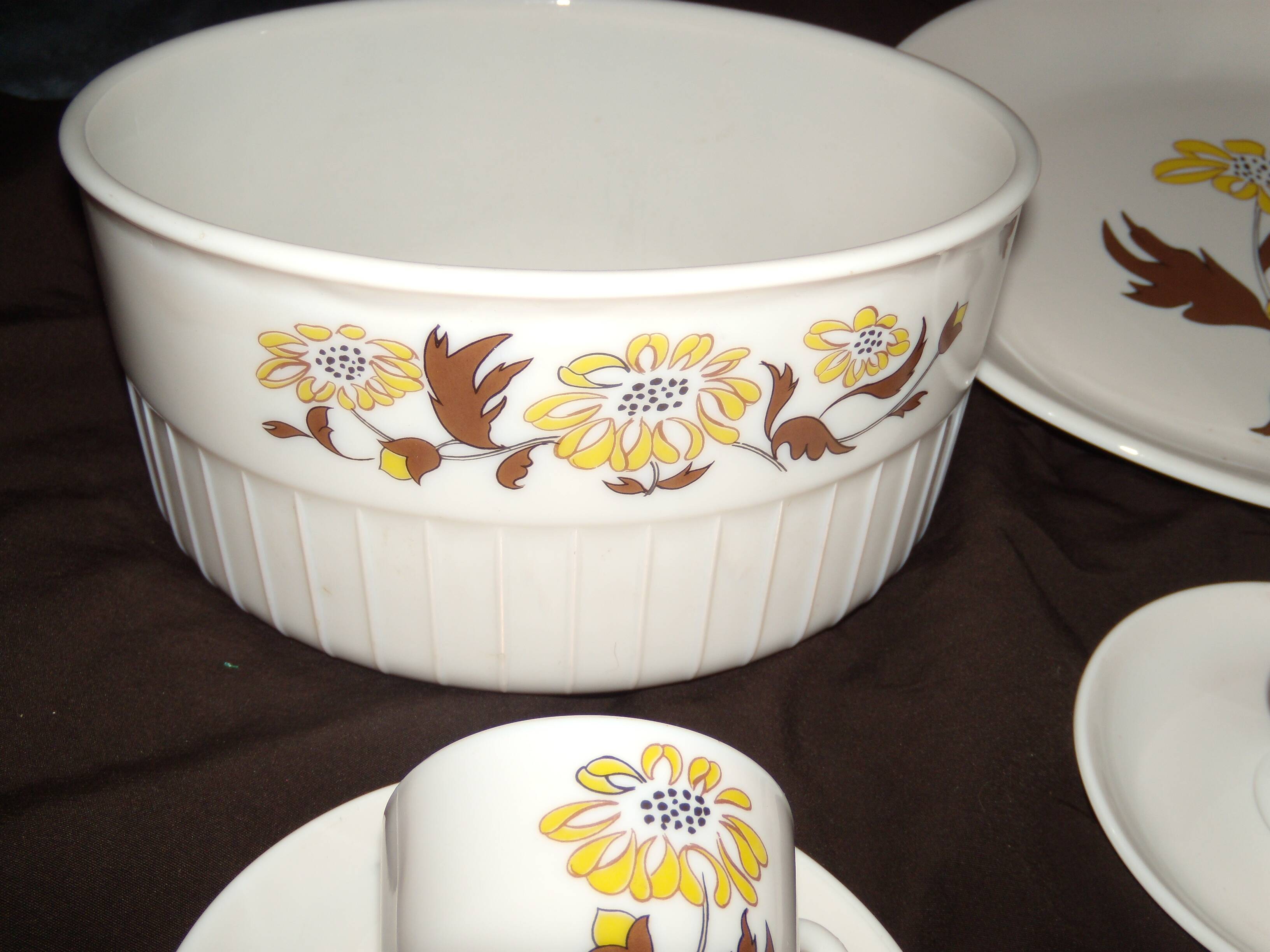 Sovirel vintage dinnerware set with yellow and brown daisy decor 21 pieces