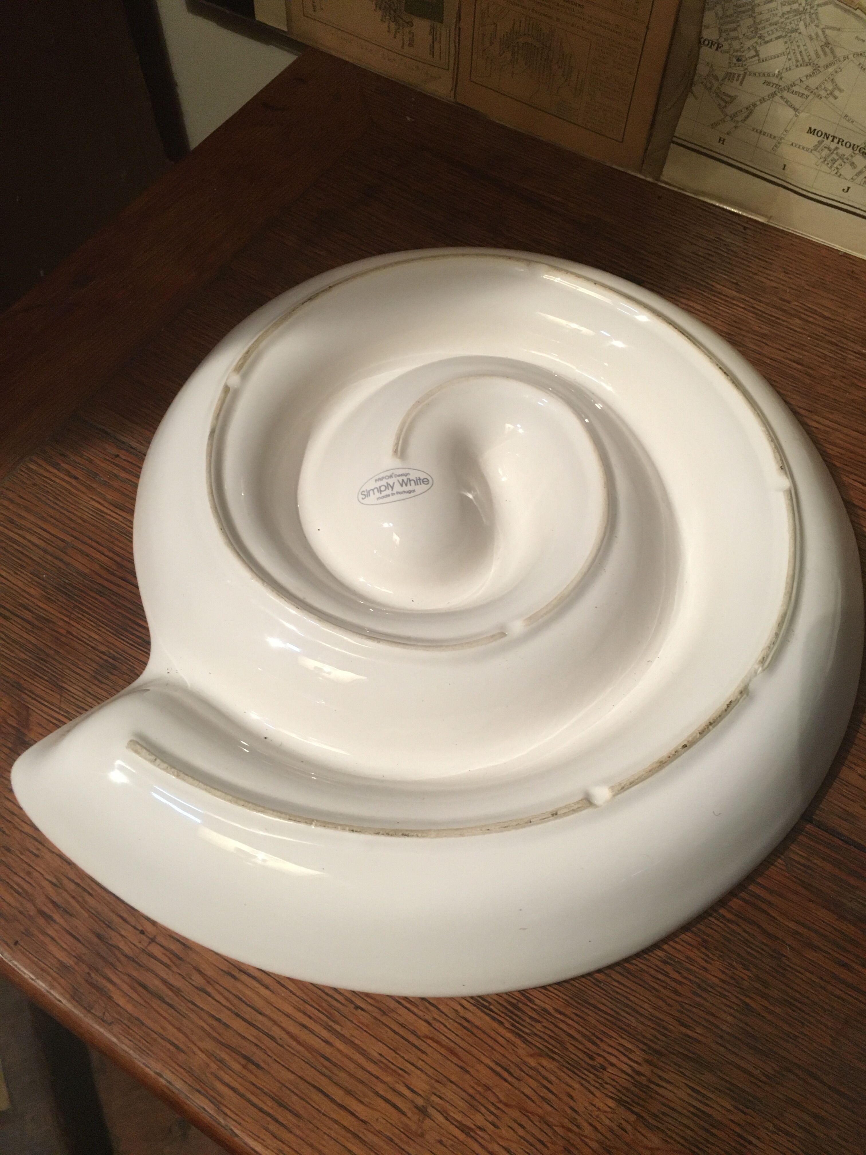 Ceramic dish snail shape