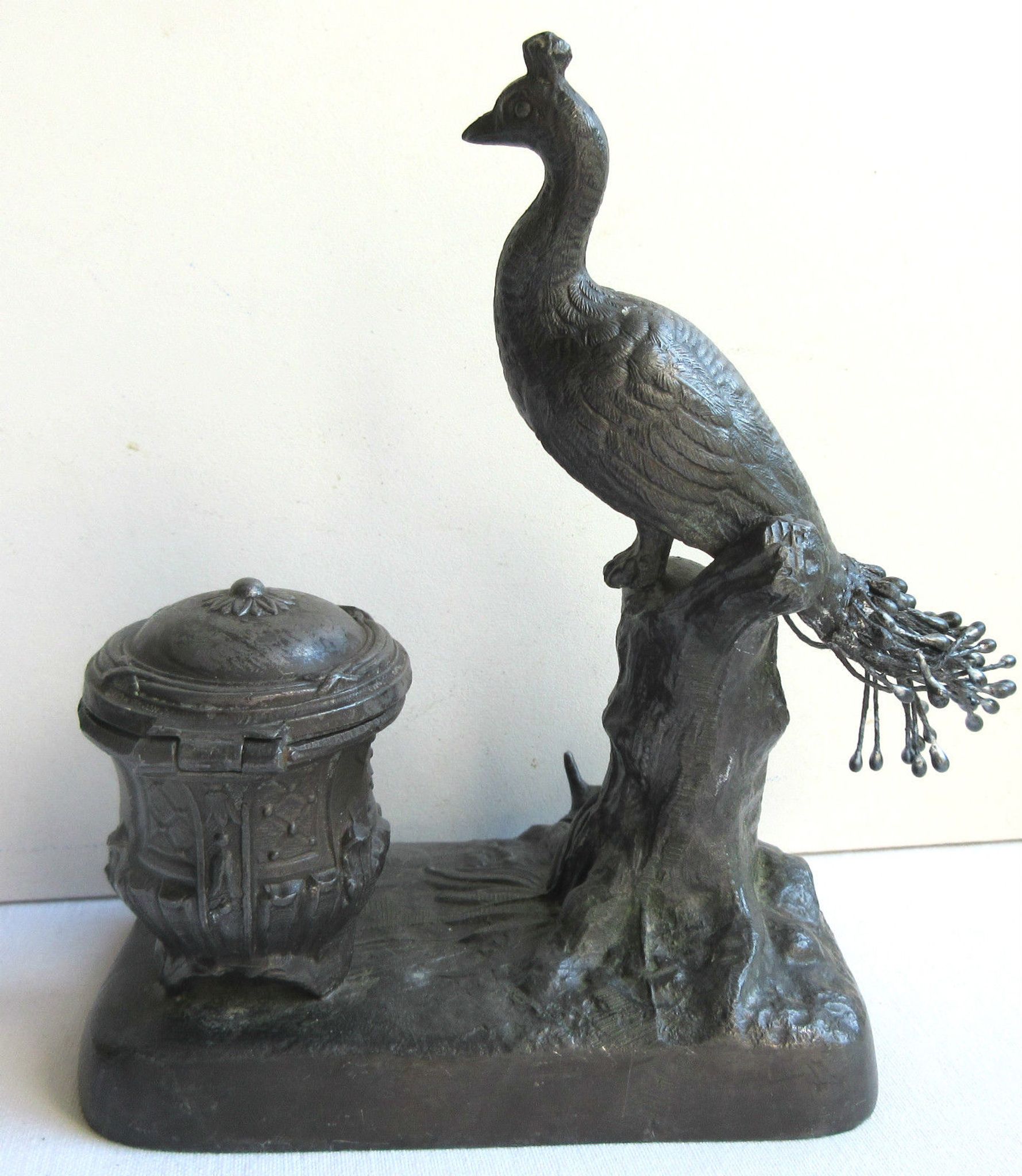 Old ink 1900, in regulation, sculpture paon and turtle art nouveau era