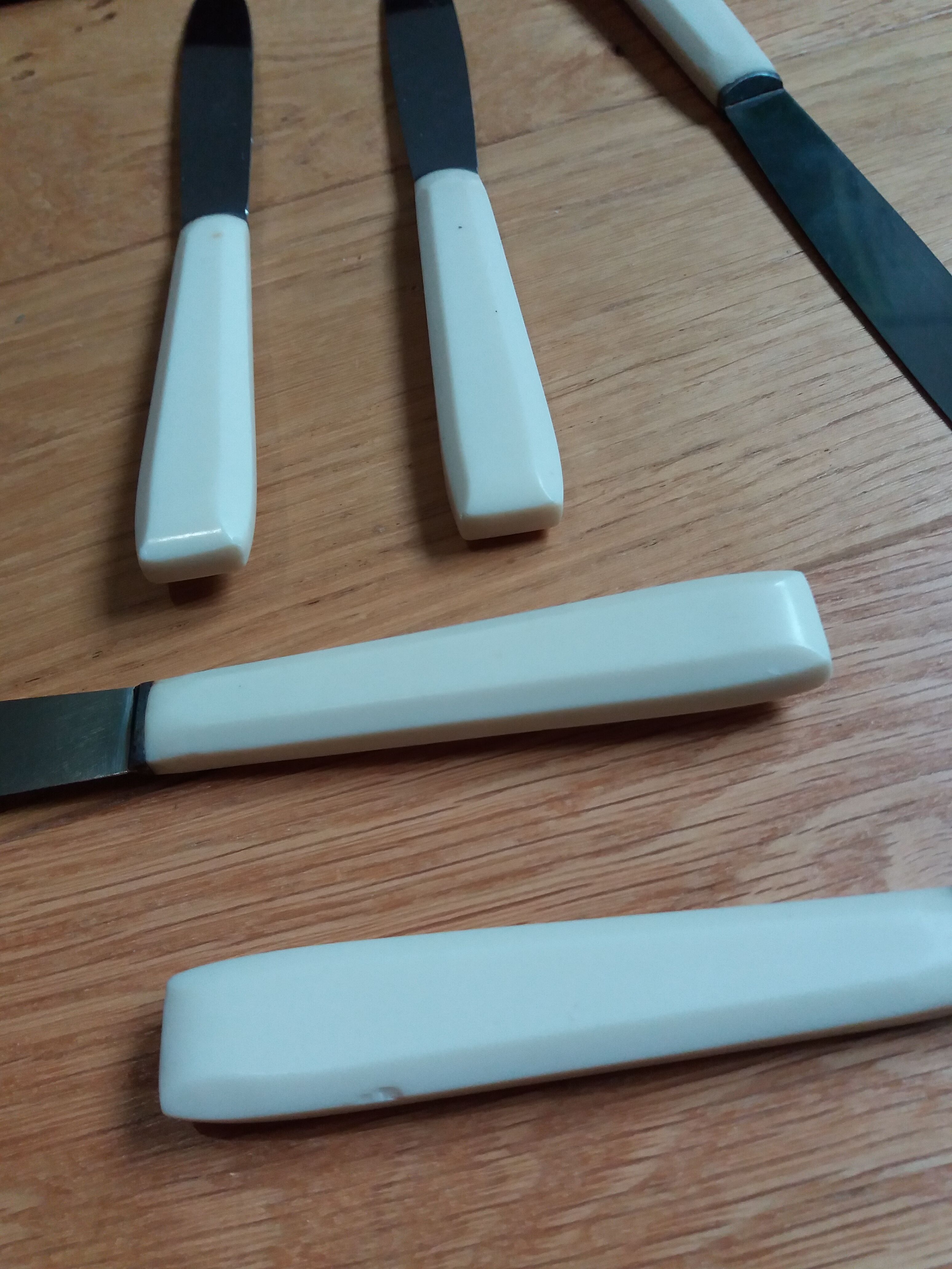 Art Deco knives in their box
