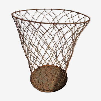 Old-wire paper basket