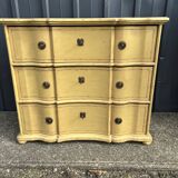 Chest of drawers with three moving drawers