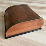 Cigarette box with sliding curtains