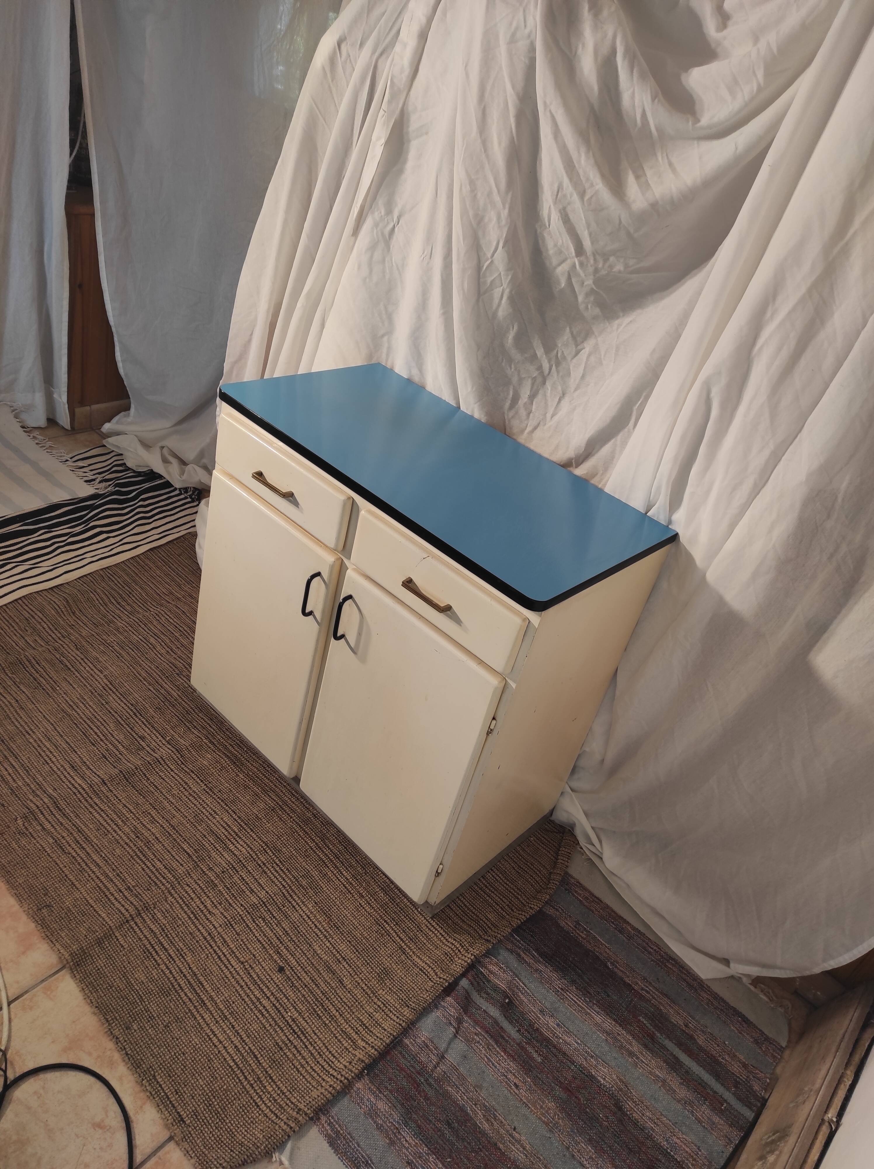Mado furniture in blue formica two doors