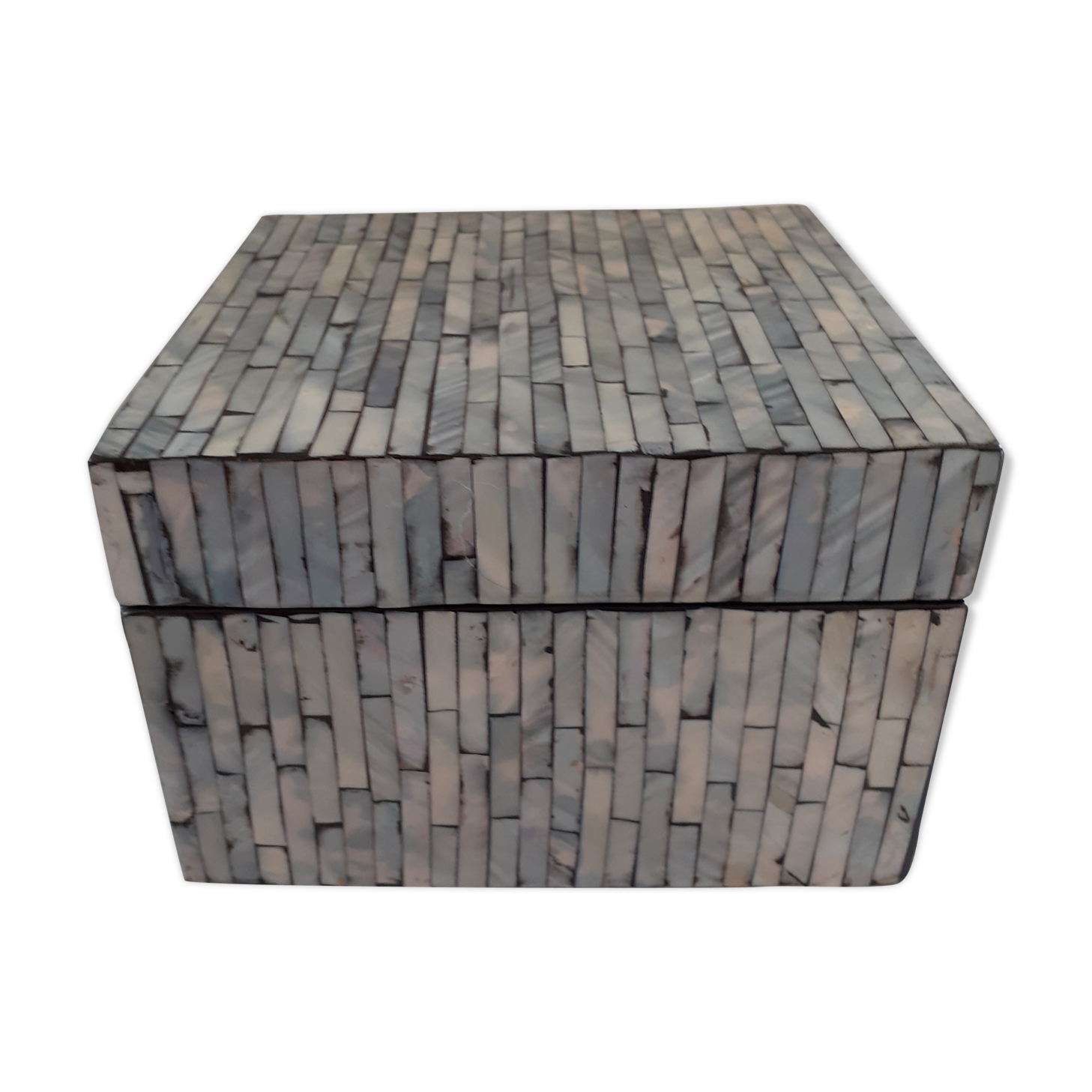 Square box in grey mother-of-pearl