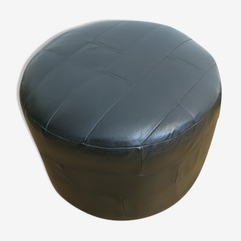 Retro pouf in black leather