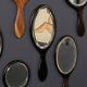 Collection antique du 19ème siècle de vingt-cinq miroirs à main en bois