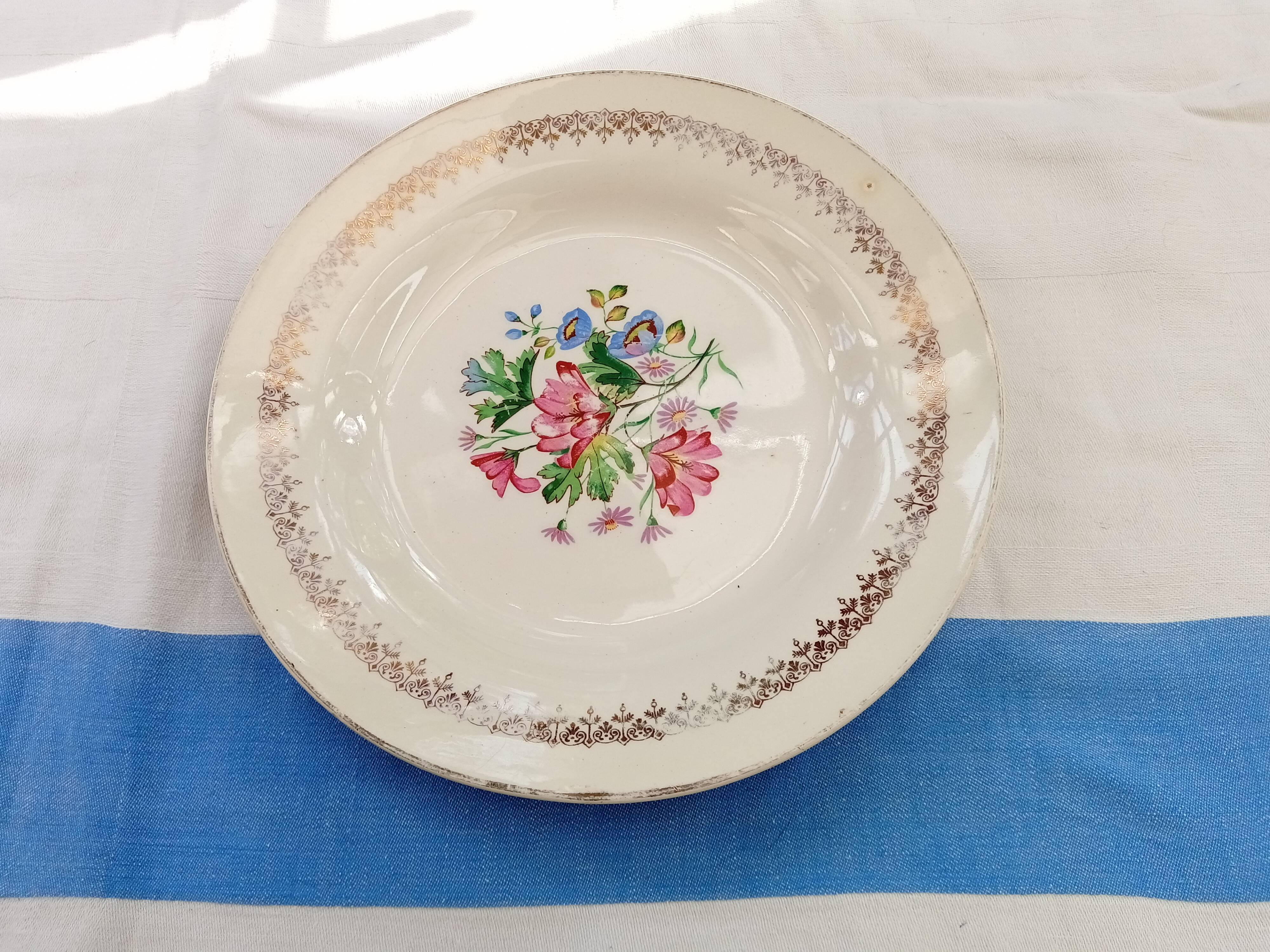 Assorted 6 flower plates