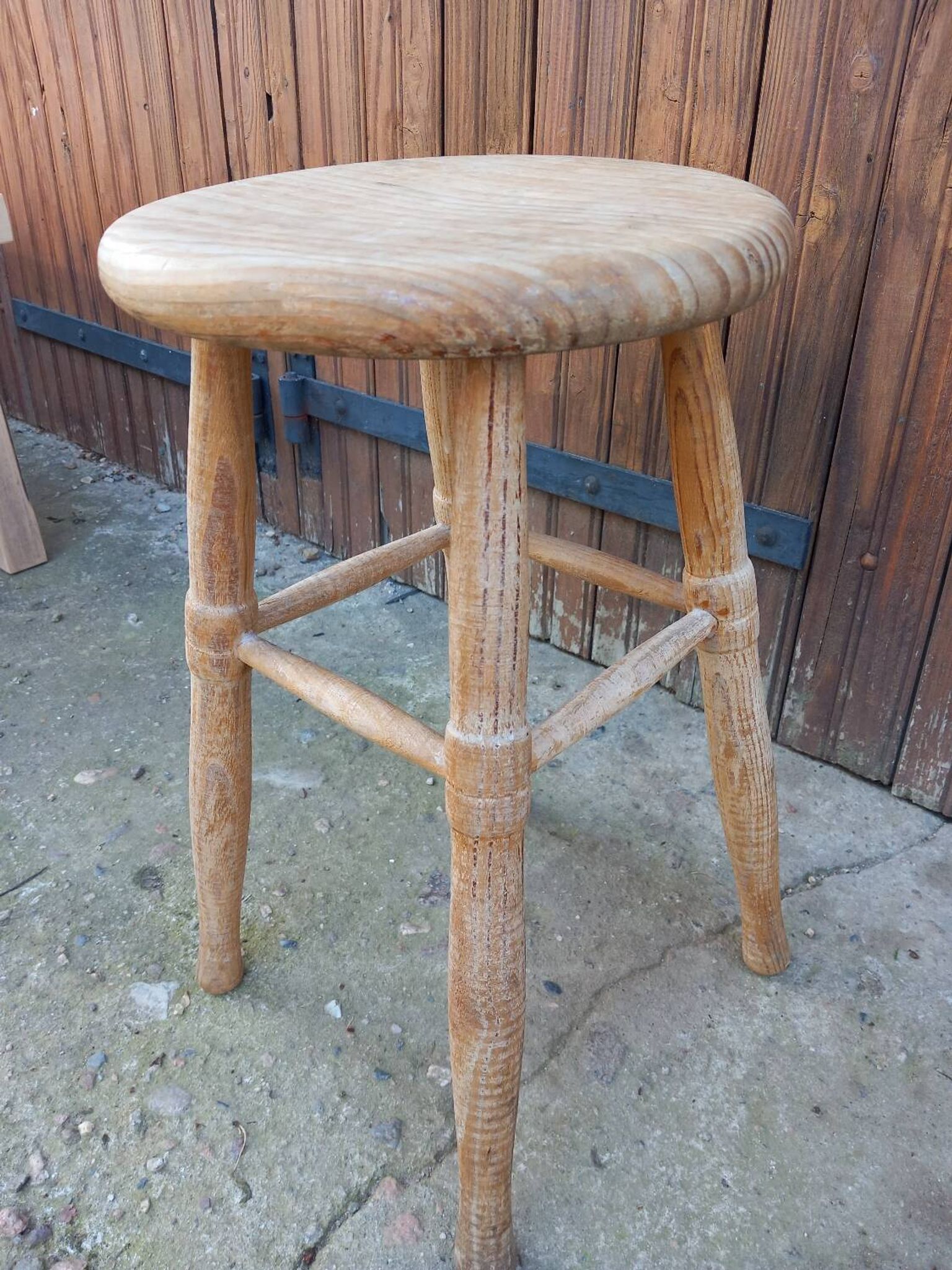 Tabouret 4 pieds ancien en bois