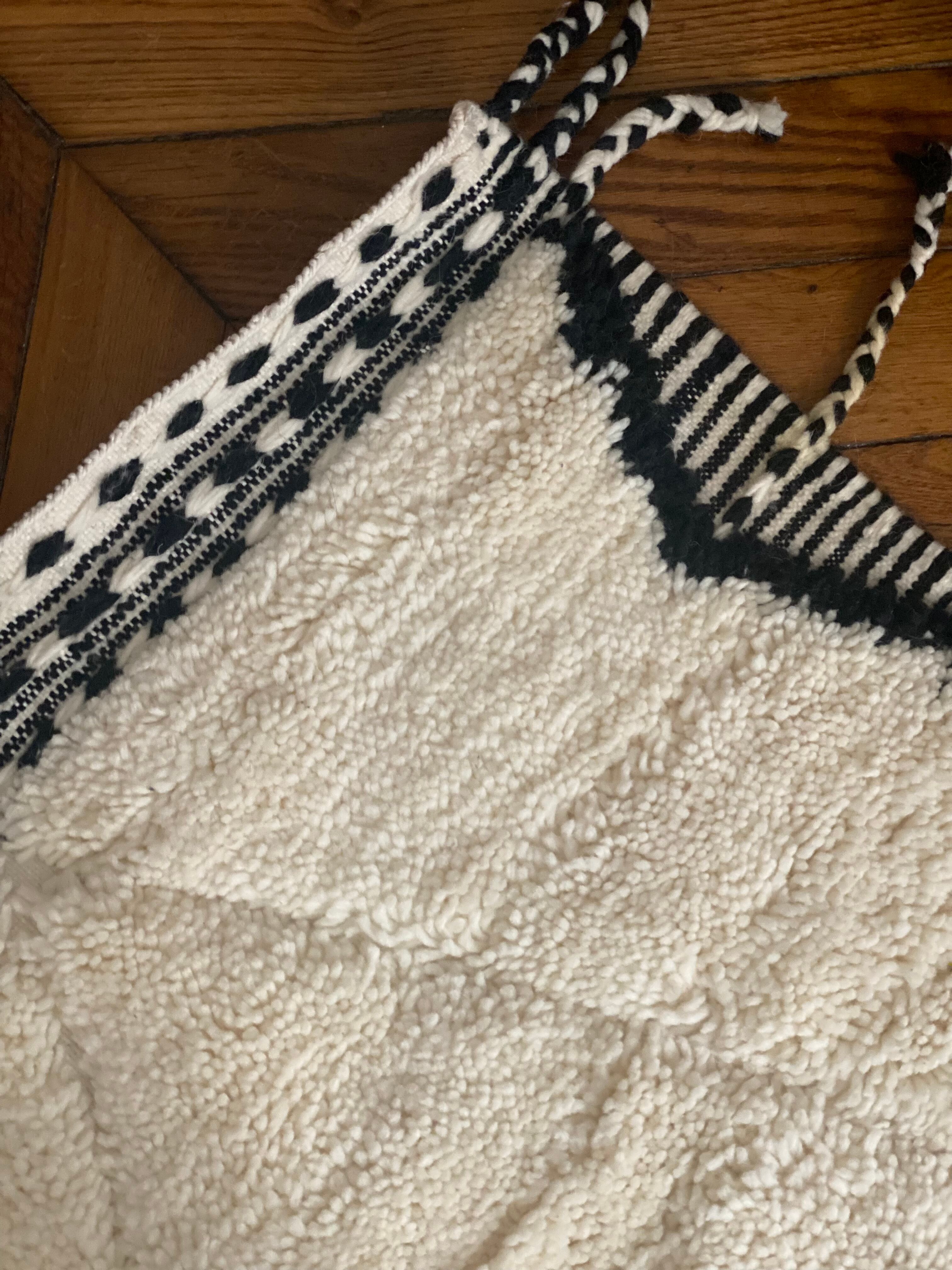 Moroccan Berber carpet beni Ouarain zanafi white and black diamonds 160x250cm