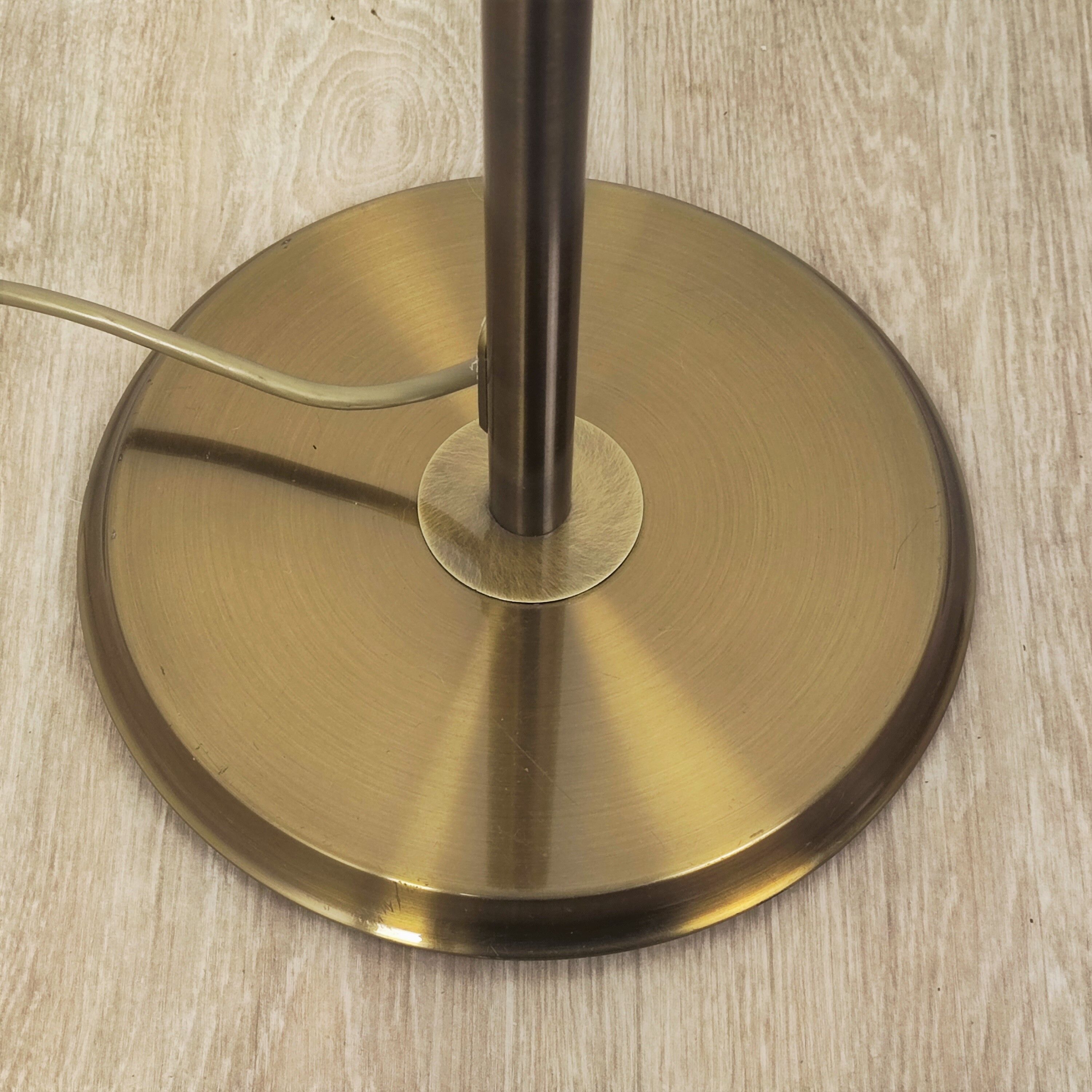 Floor lamp reading 80'