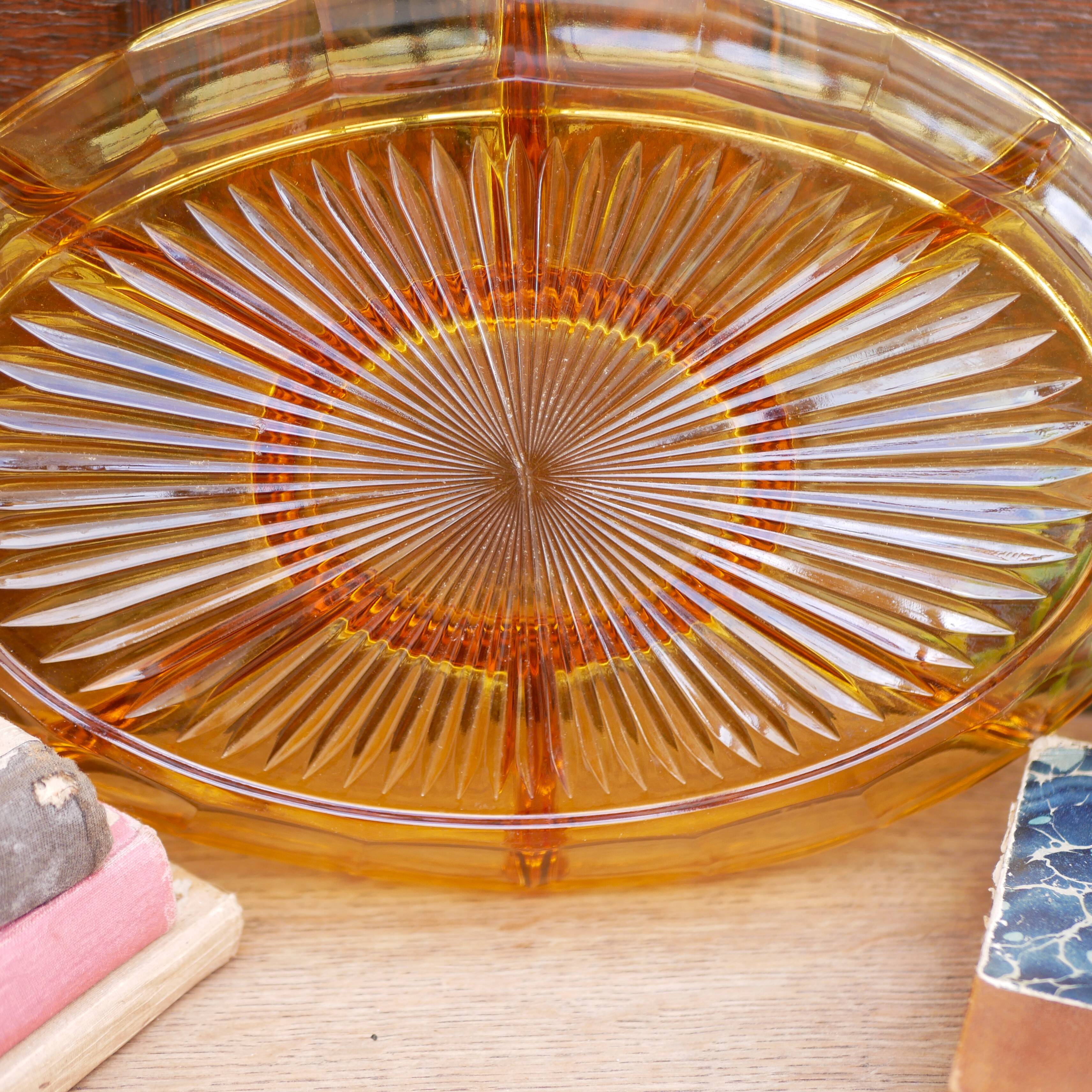 Art Deco Plat de service apéritif Art déco en verre ambré