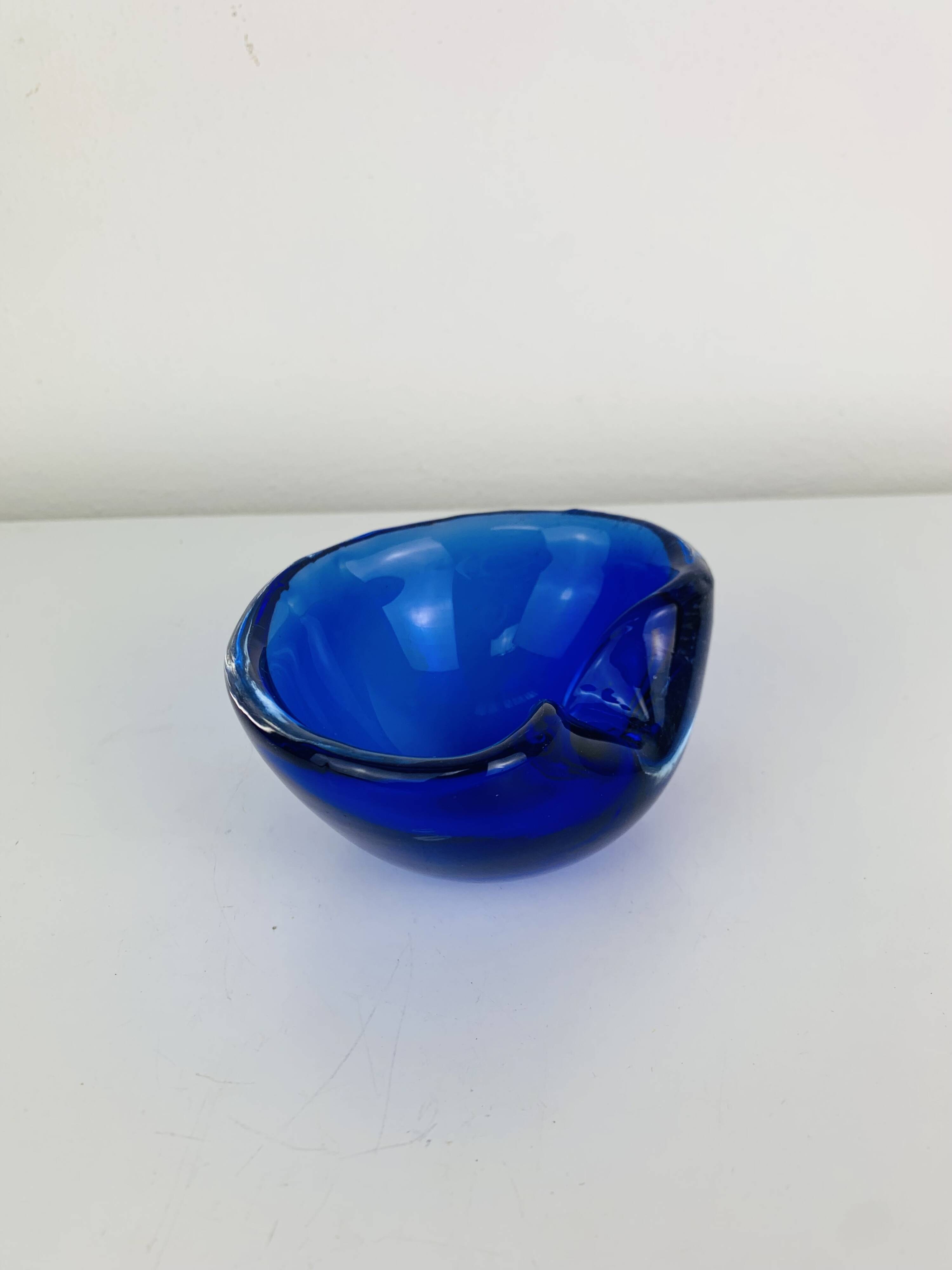 Cendrier en verre soufflé Murano, bleu, vintage