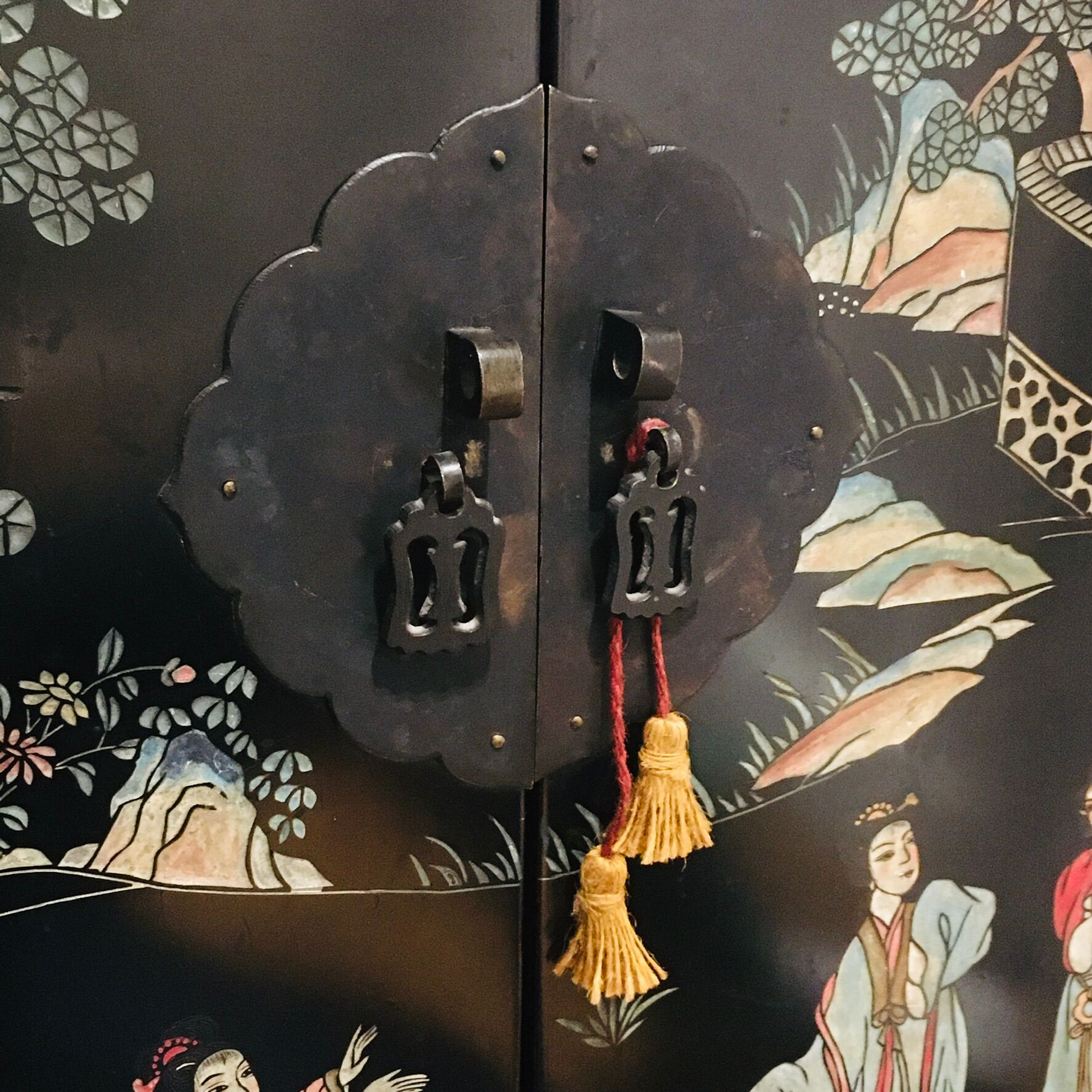 Cabinet in Coromandel's laque, China, circa 1900