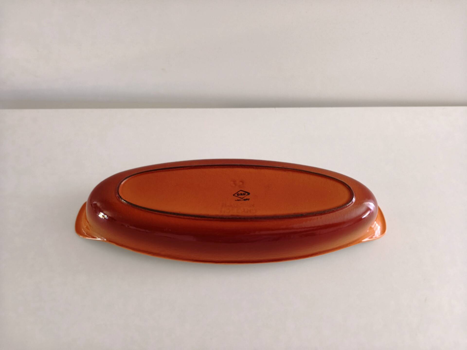 Enamelled cast iron baking dish of the Le Creuset type.