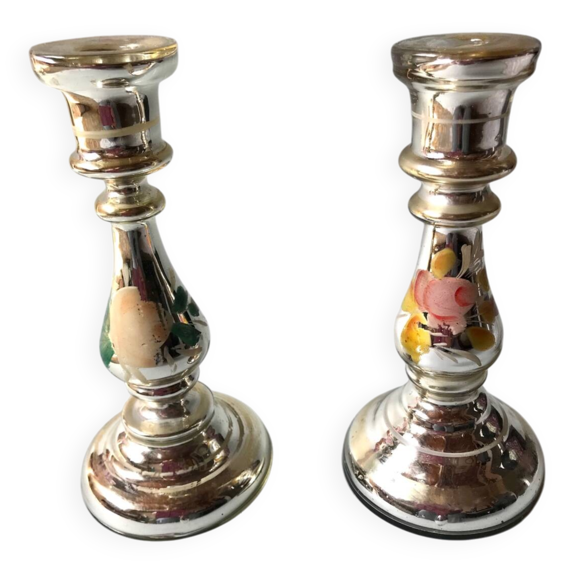 Paire de bougeoirs en verre argenté