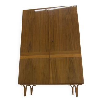 Armoire en finition brillante par mezulanik pour novy domov, 1970s