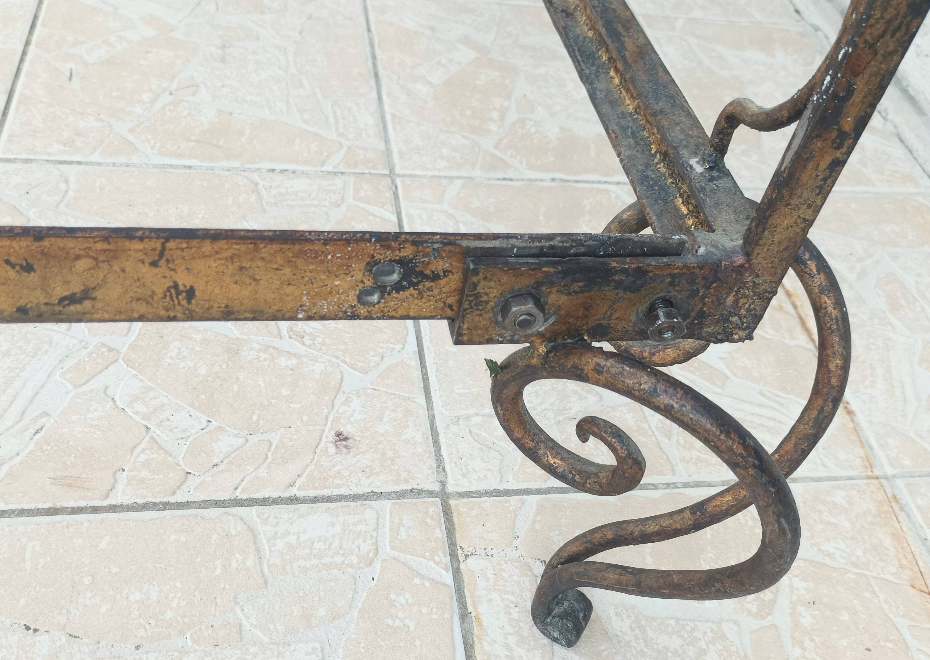 Lit style Louis XV en fer forgé