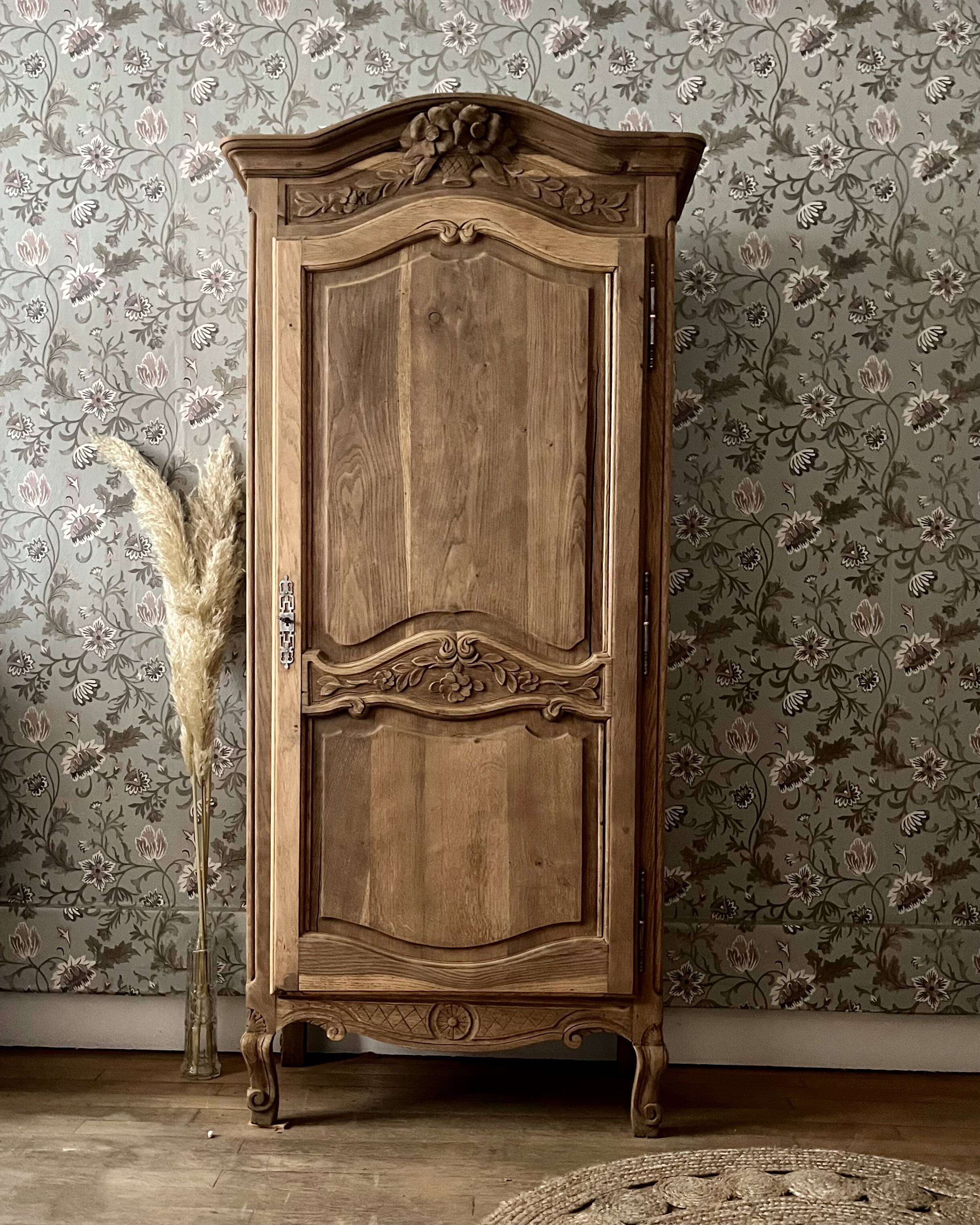 Armoire bonnetière en chêne (rénovée)