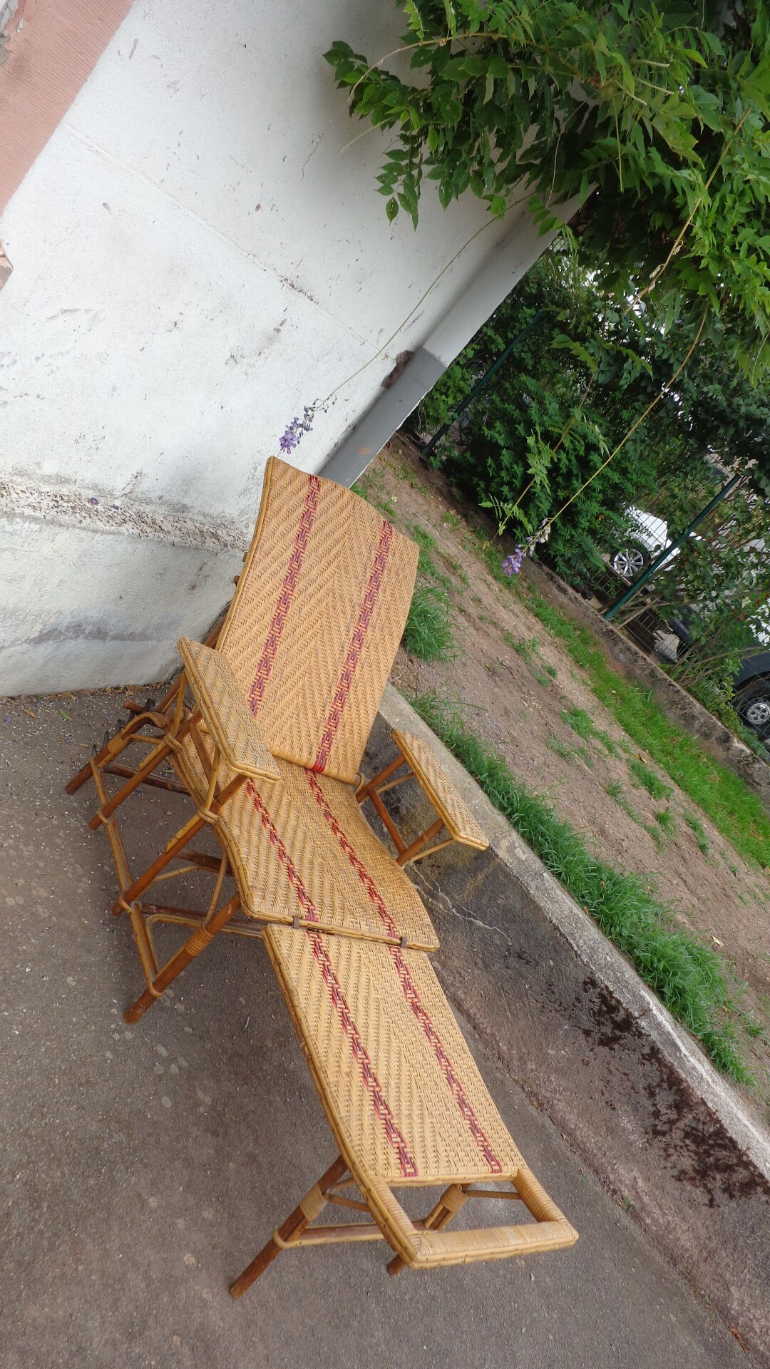 Wicker chaise longue