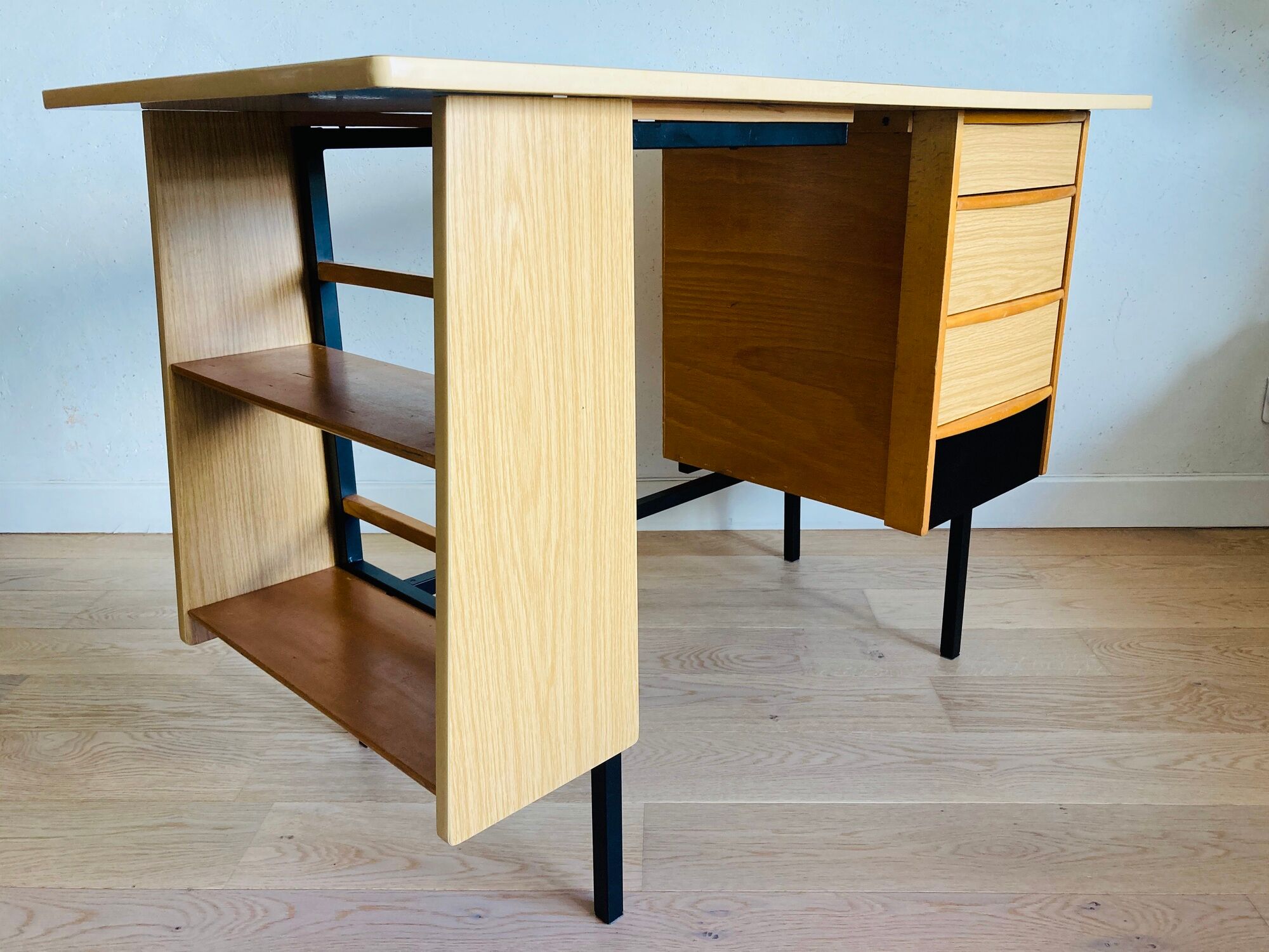 Bureau moderniste métal chêne et formica vintage années 60