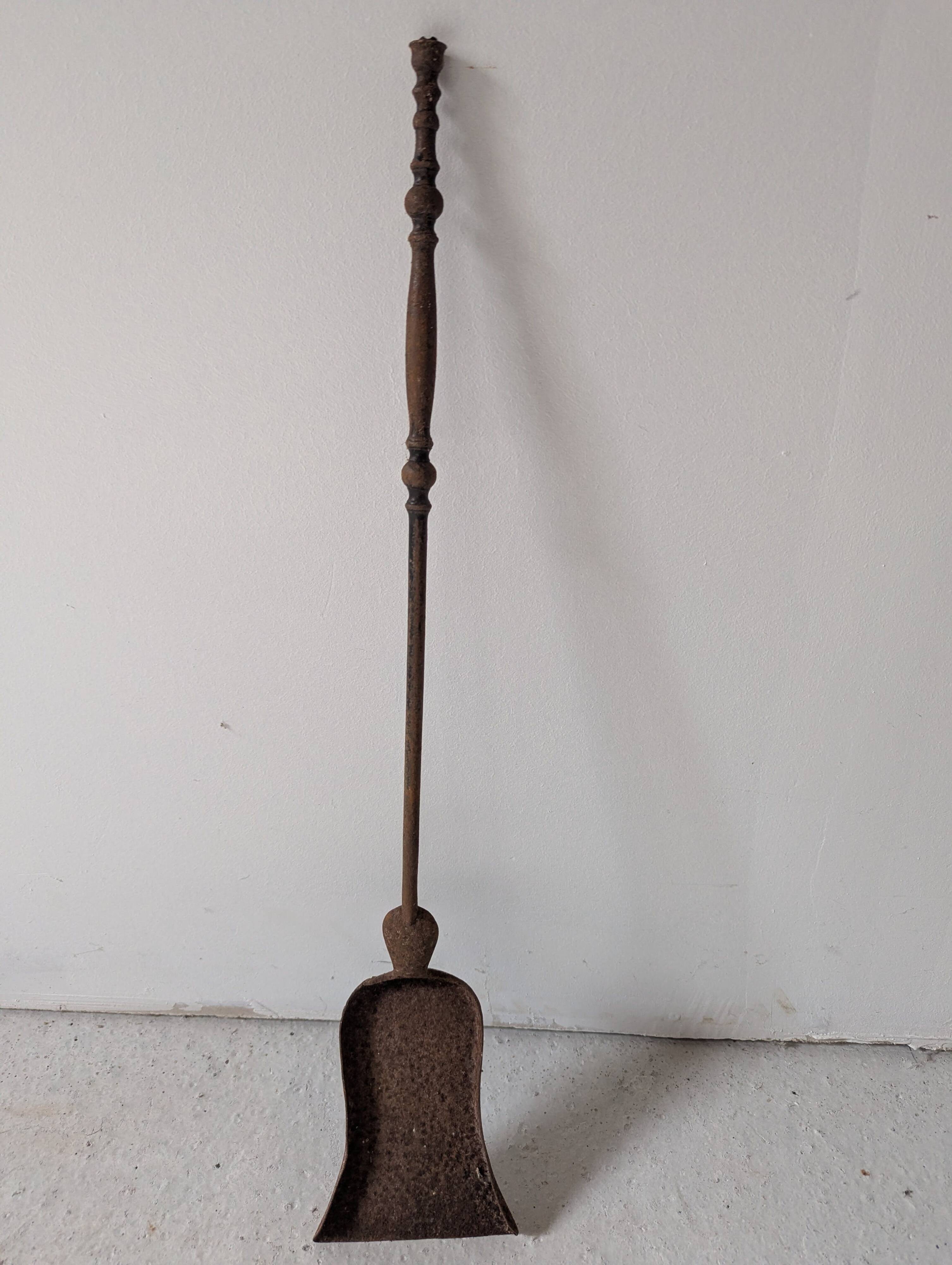 Set of antique fireplace accessories + 2 wrought iron waffle makers