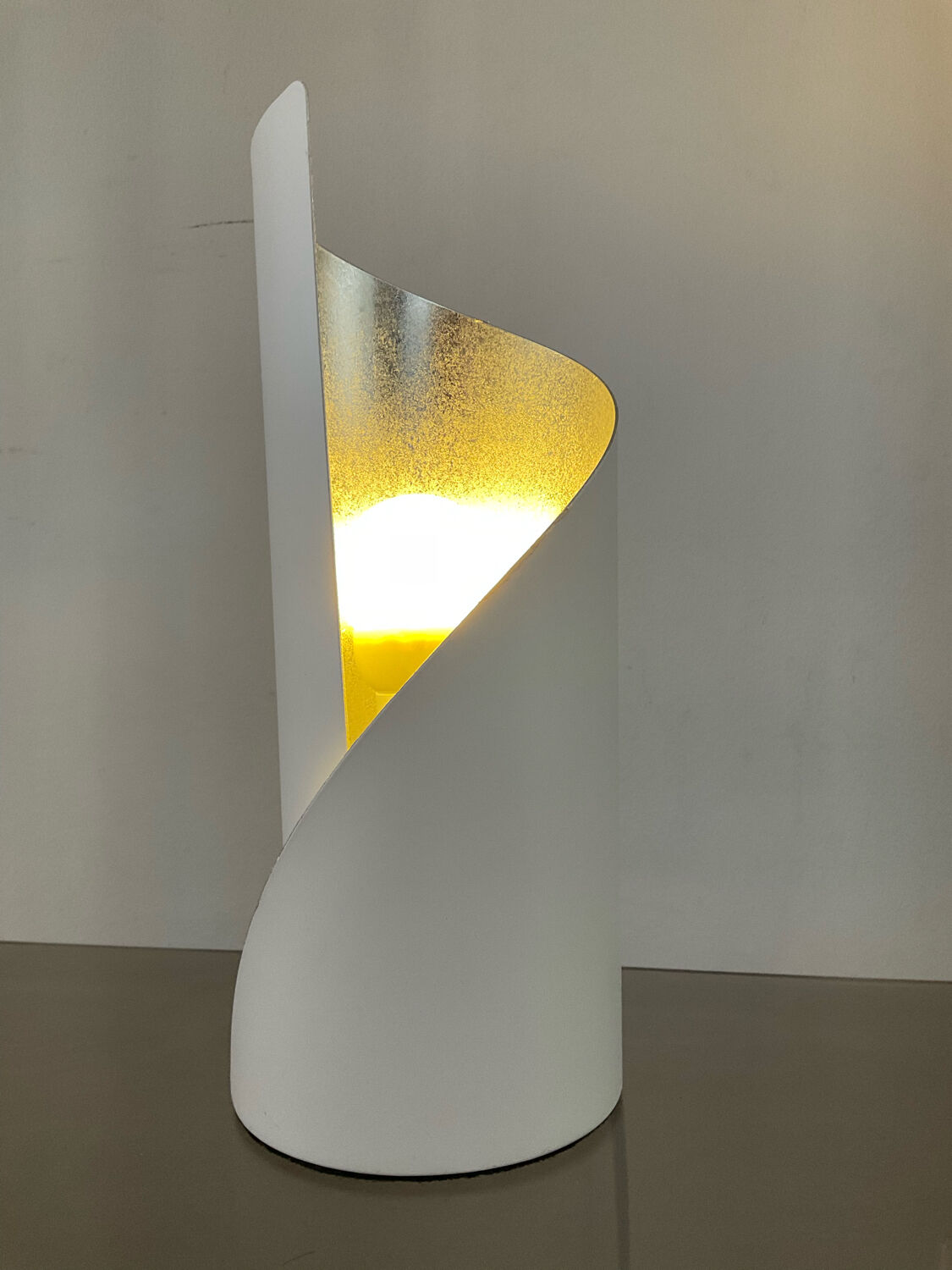 Design lamp in folded sheet metal