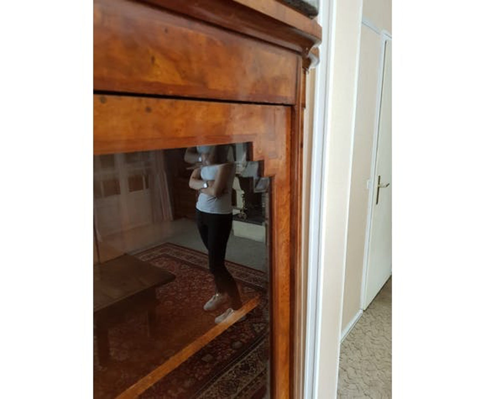 Elm magnifying glass showcase