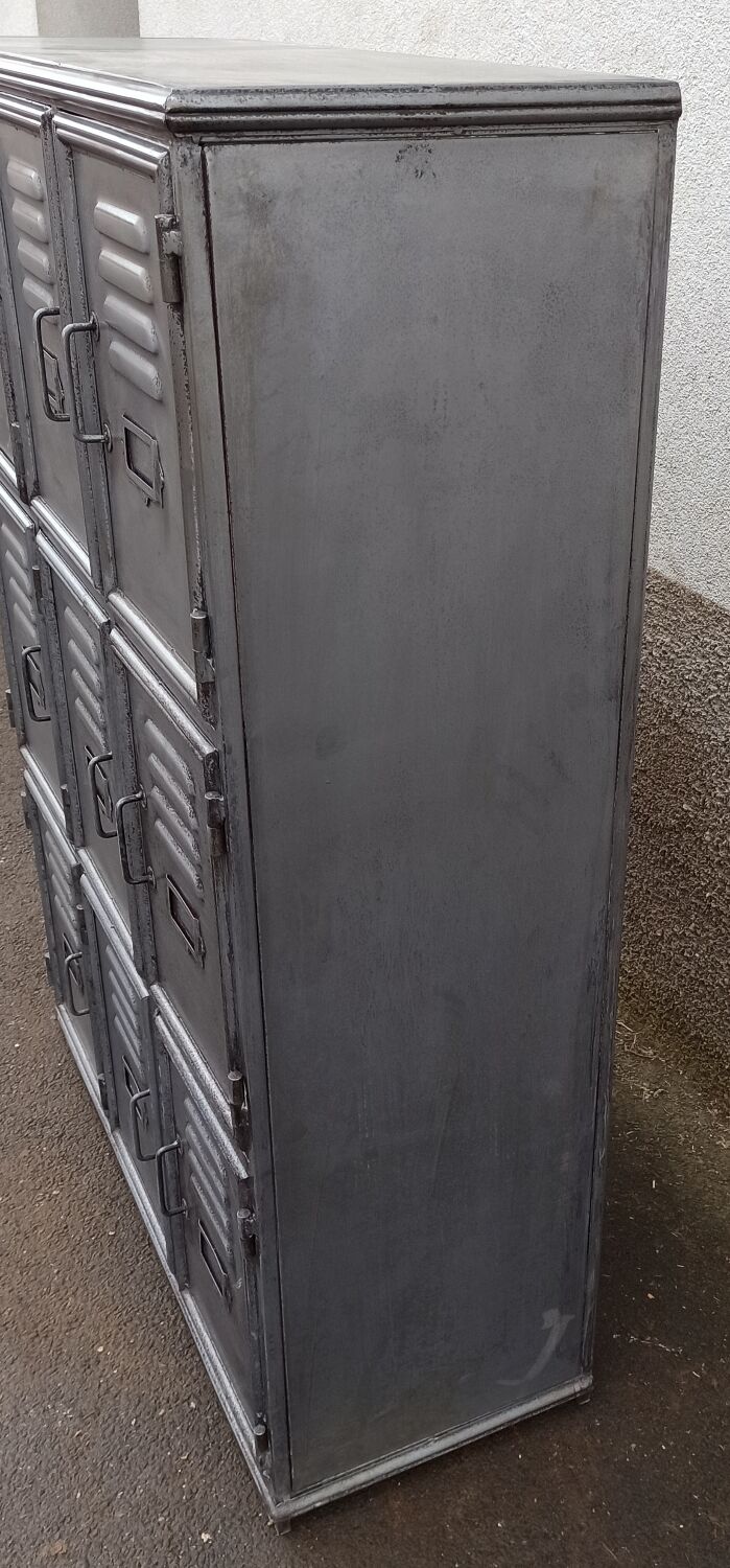 Metal locker