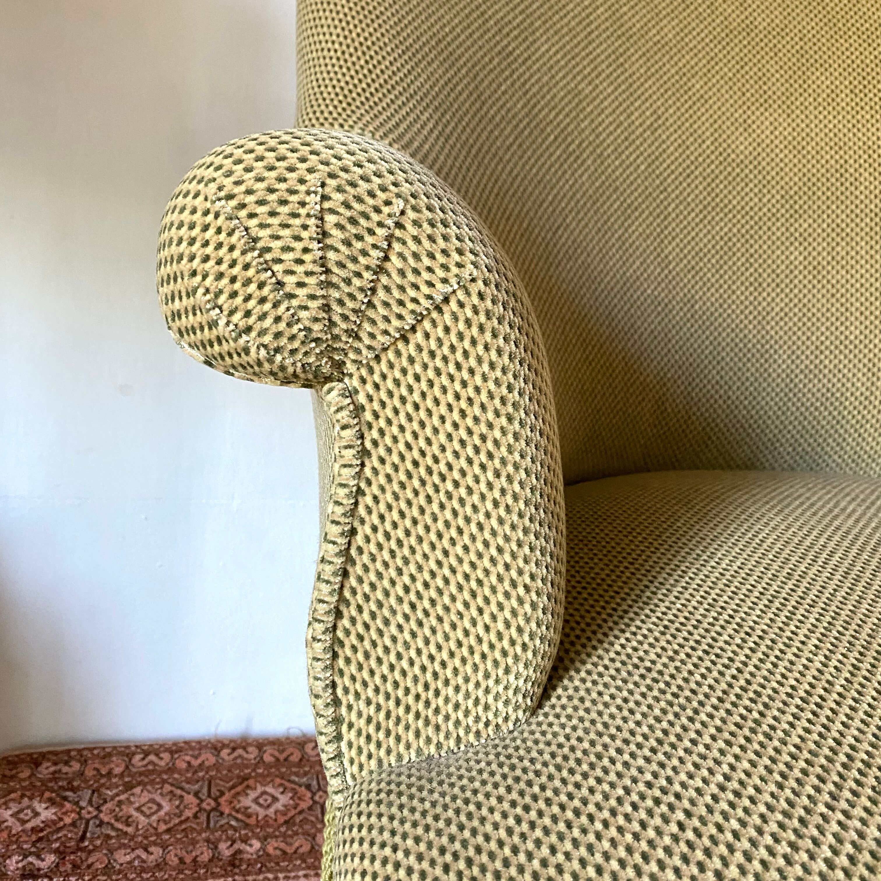 Velvet toad armchair like new